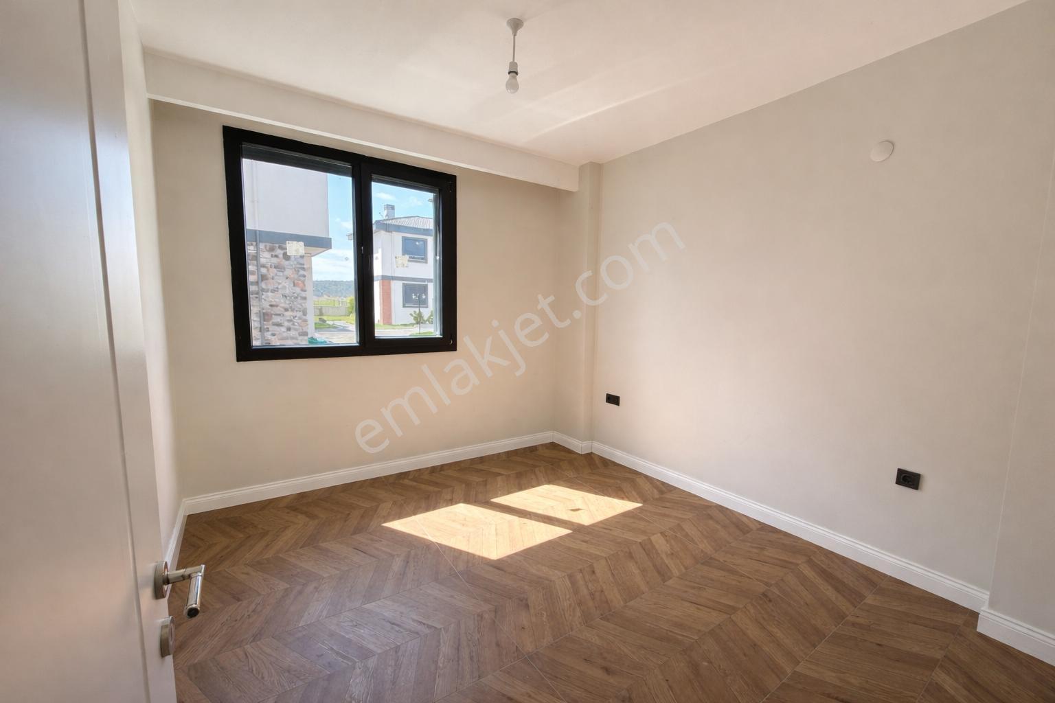 Küçükköy'de Havuzlu Site İçerisinde 4+1 Satılık Villa - Görsel 7