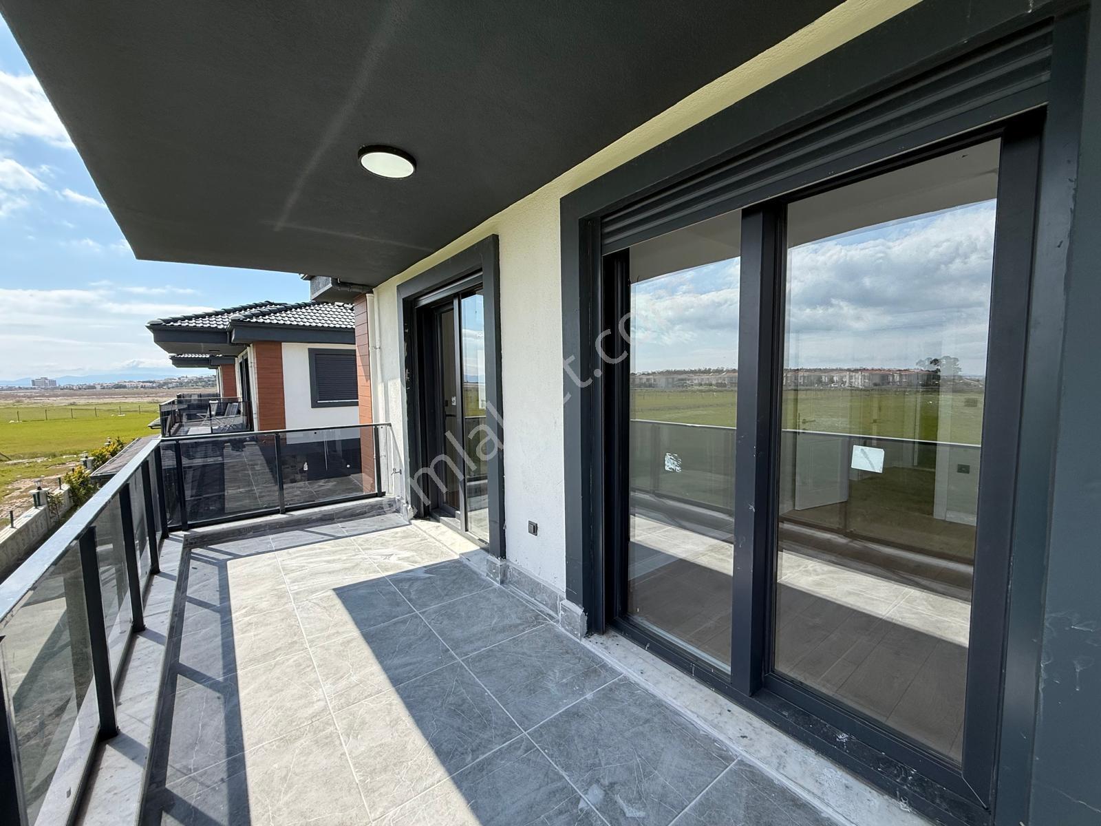 Küçükköy'de Havuzlu Site İçerisinde 4+1 Satılık Villa - Görsel 28
