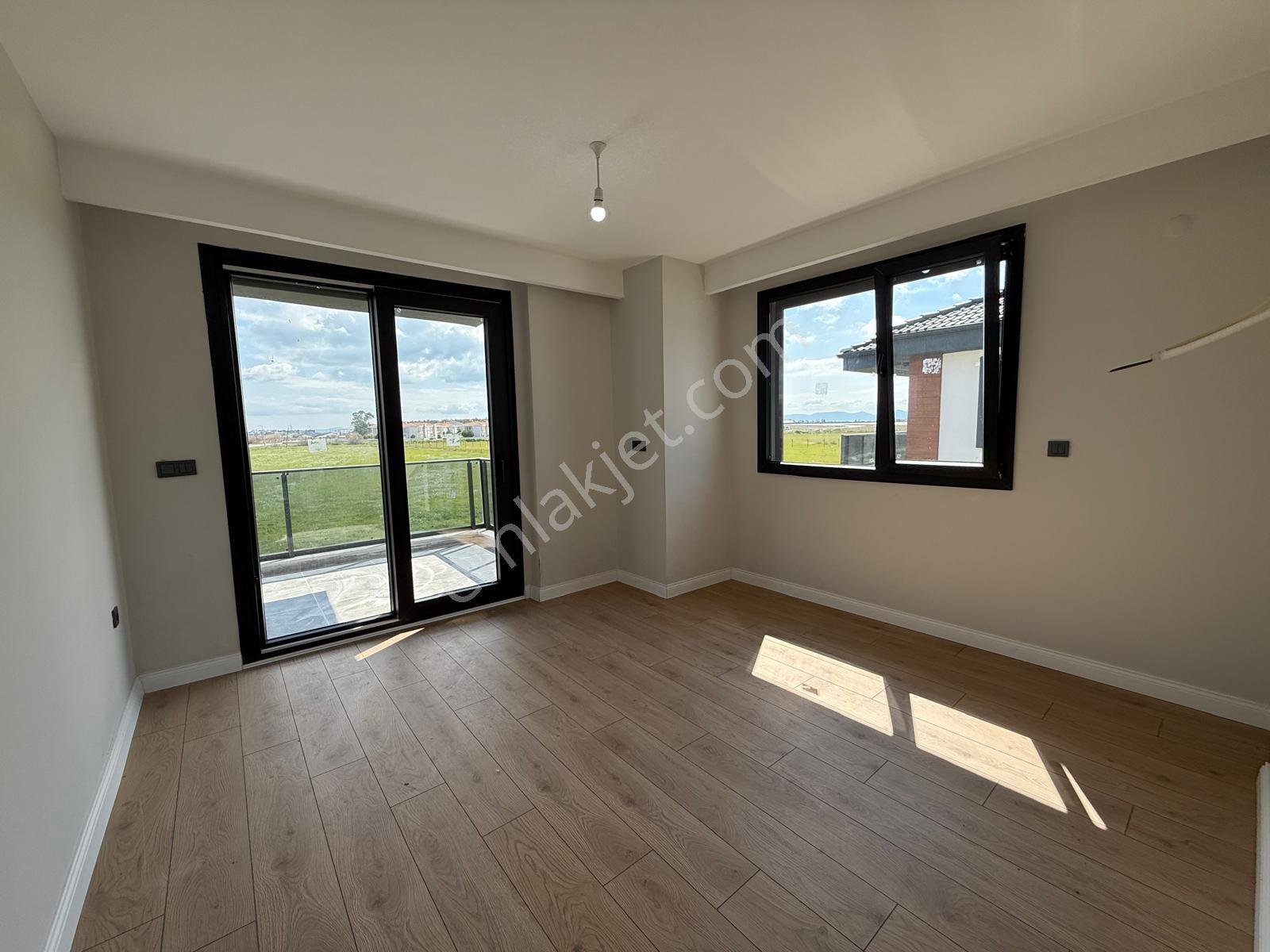 Küçükköy'de Havuzlu Site İçerisinde 4+1 Satılık Villa - Görsel 26