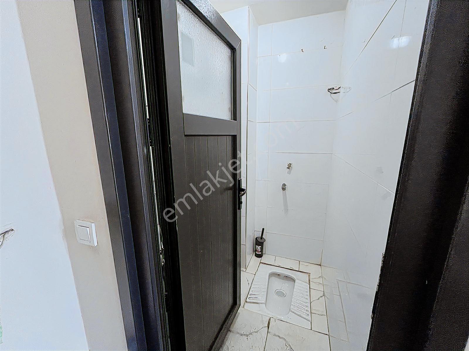 Sancaktepe Samandırada Kurumsal Kiracılı Satılık Dükkan - Görsel 9