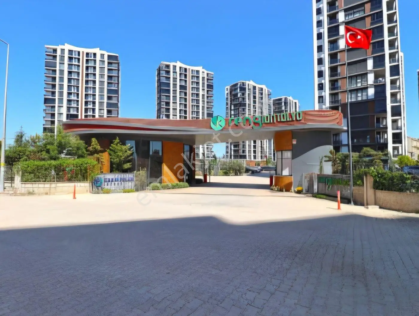 Ayrı Mutfaklı 1+1 Geniş Daire / Lüks Sitede / Rengi Antalya