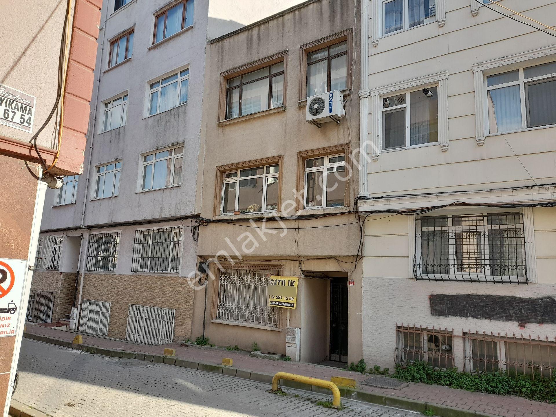 Kocamustafapaşa Cambaziye Sok 3 Katlı Satılık Bına - Görsel 2