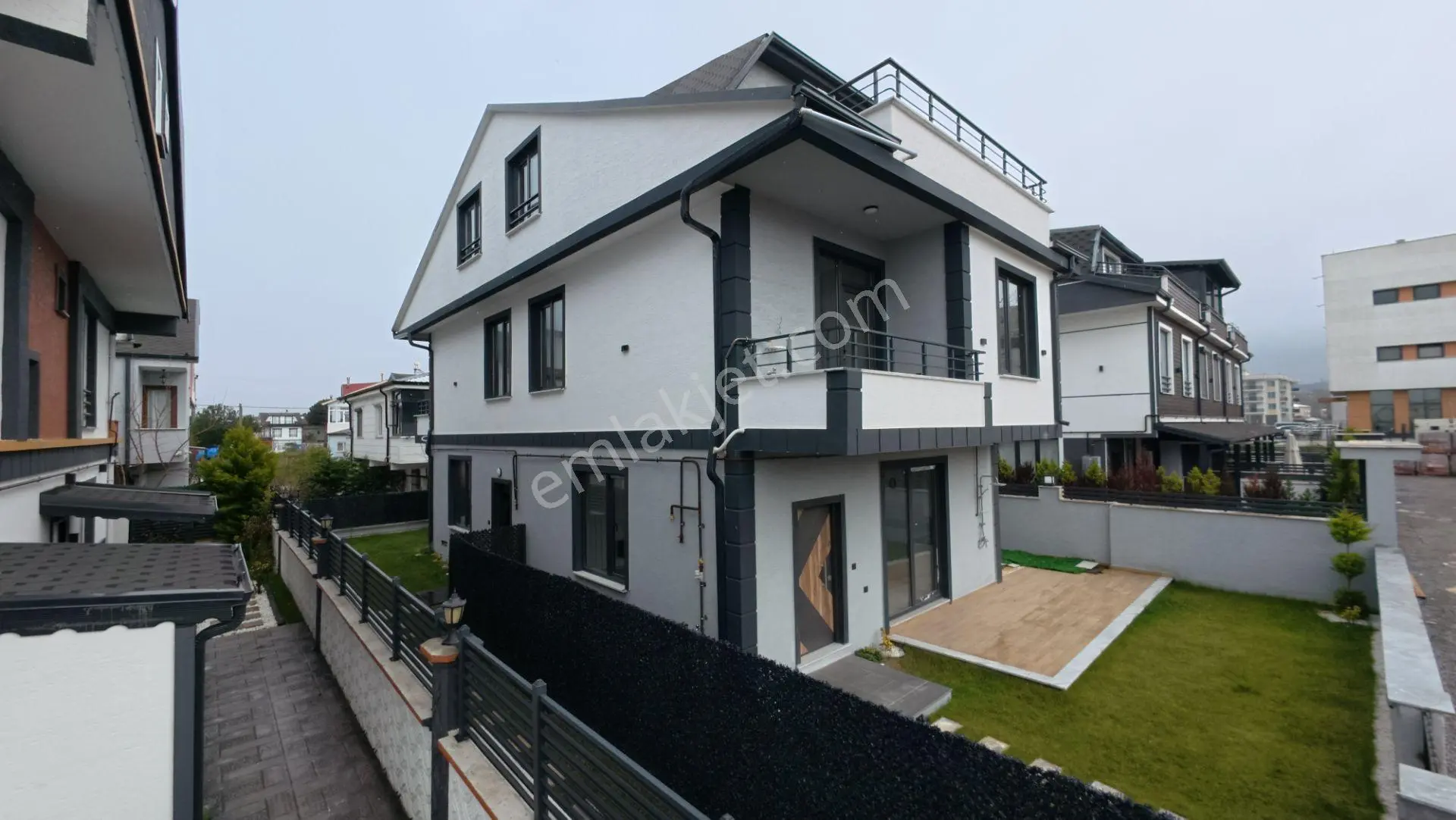 !!! Kocaali Sahilinde Satılık Fırsat Müstakil Havuzlu Villa !!!