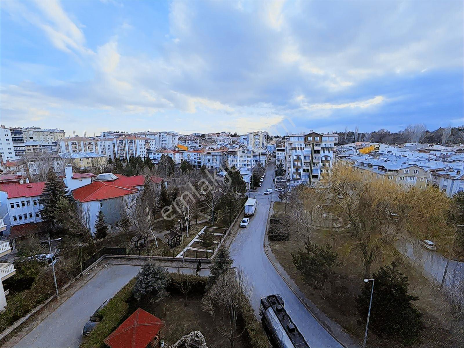 Sivas Ozan Emlak'tan Mevlana'da Kiralık 3+1 Masrafsız Daire - Görsel 34