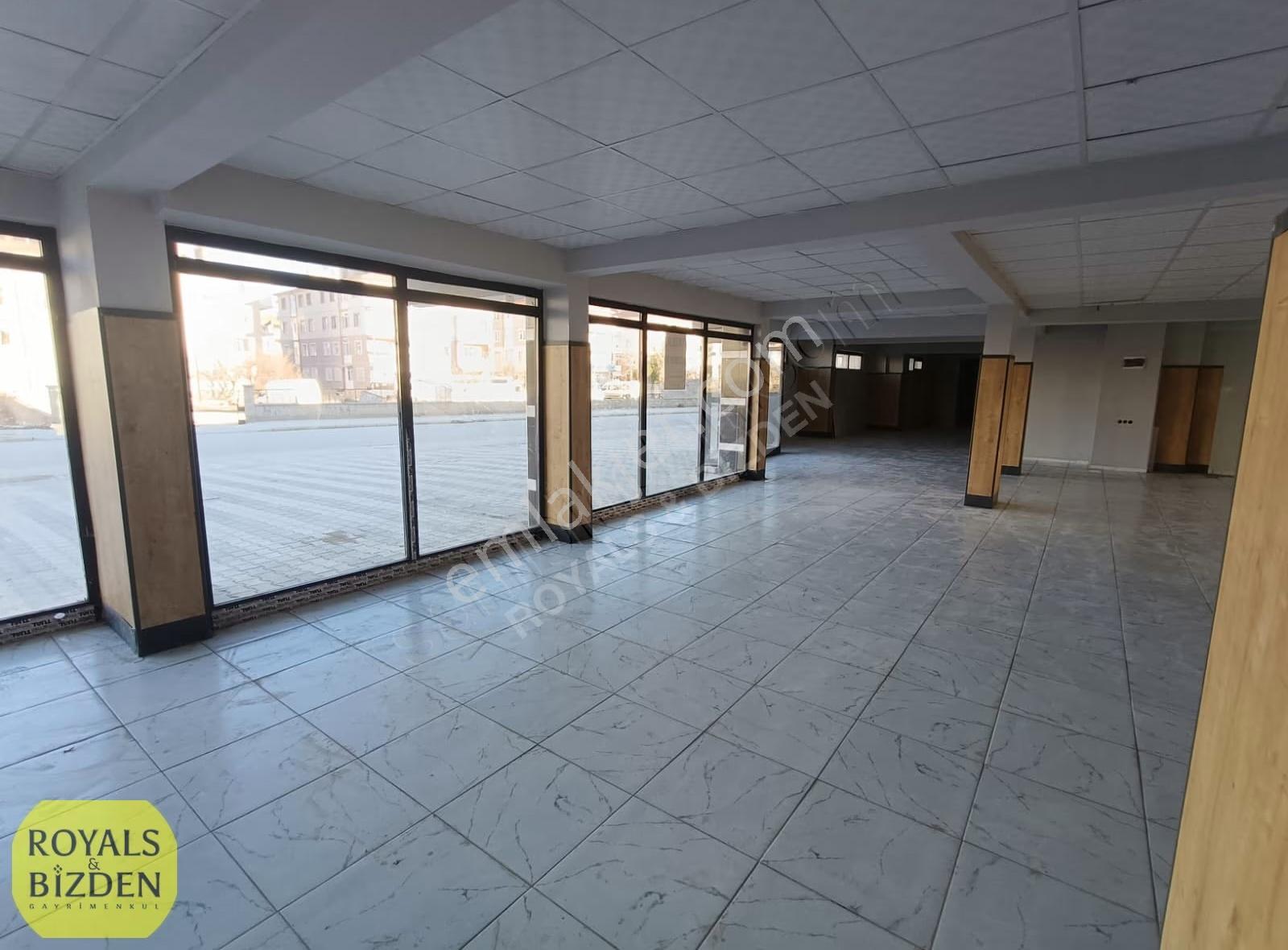 Abdülhamid Han Cad. Yanı Çift Cepheli 277 M2 Köşe Satılık Dükkan - Görsel 18