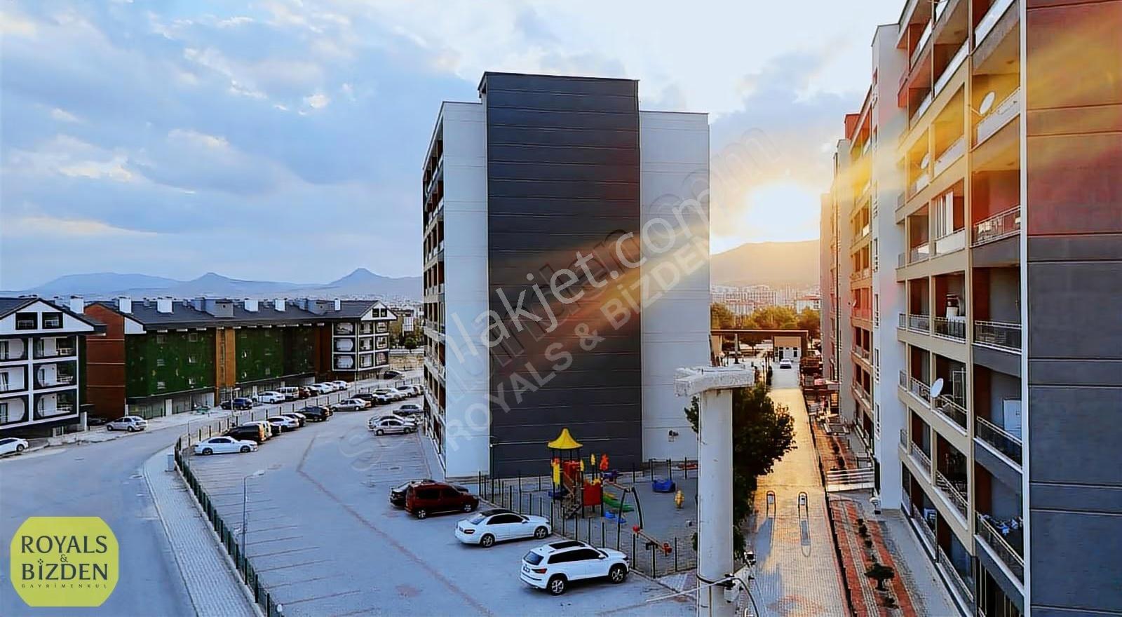 Tramvay Hattı Cepheli Site İçi Arakat Eşyalı 1+1 Kiralık Daire - Görsel 5