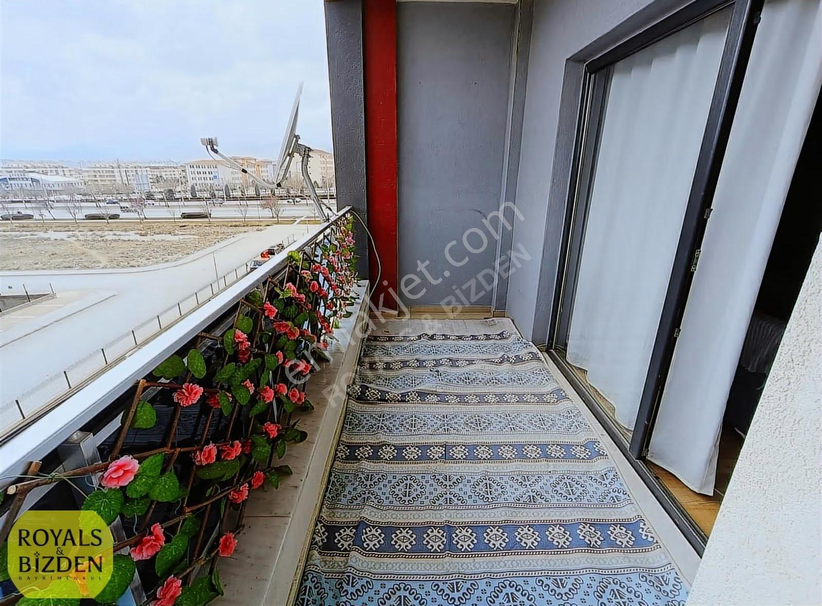 Tramvay Hattı Cepheli Site İçi Arakat Eşyalı 1+1 Kiralık Daire - Görsel 28