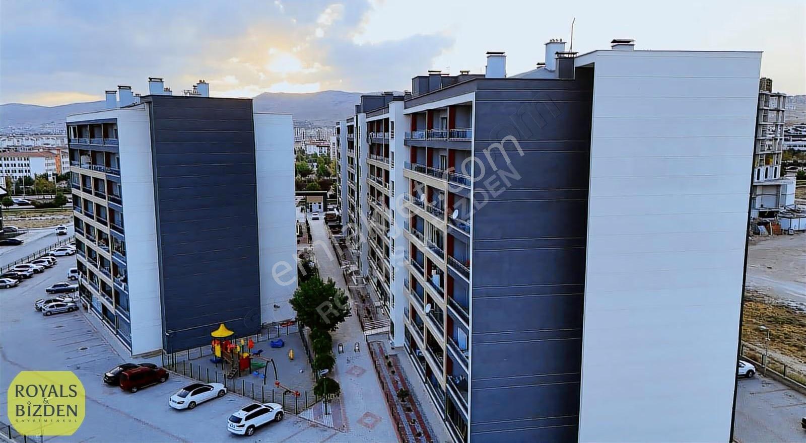 Tramvay Hattı Cepheli Site İçi Arakat Eşyalı 1+1 Kiralık Daire - Görsel 26