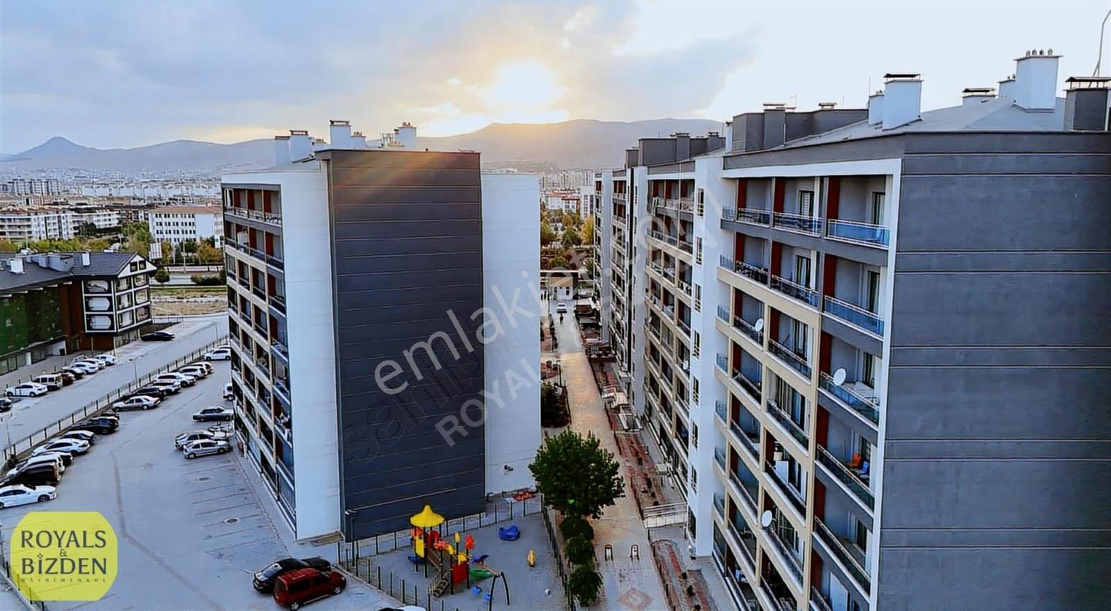 Tramvay Hattı Cepheli Site İçi Arakat Eşyalı 1+1 Kiralık Daire - Görsel 27