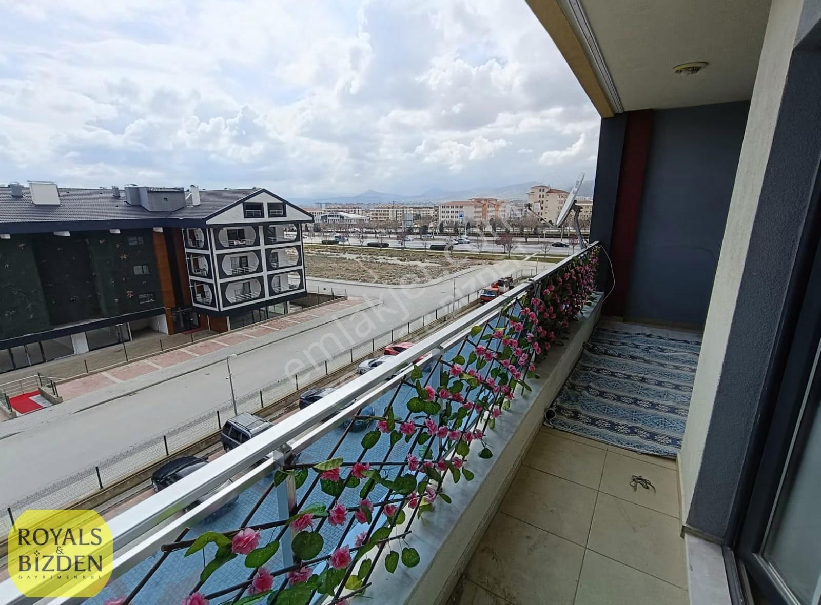 Tramvay Hattı Cepheli Site İçi Arakat Eşyalı 1+1 Kiralık Daire - Görsel 33
