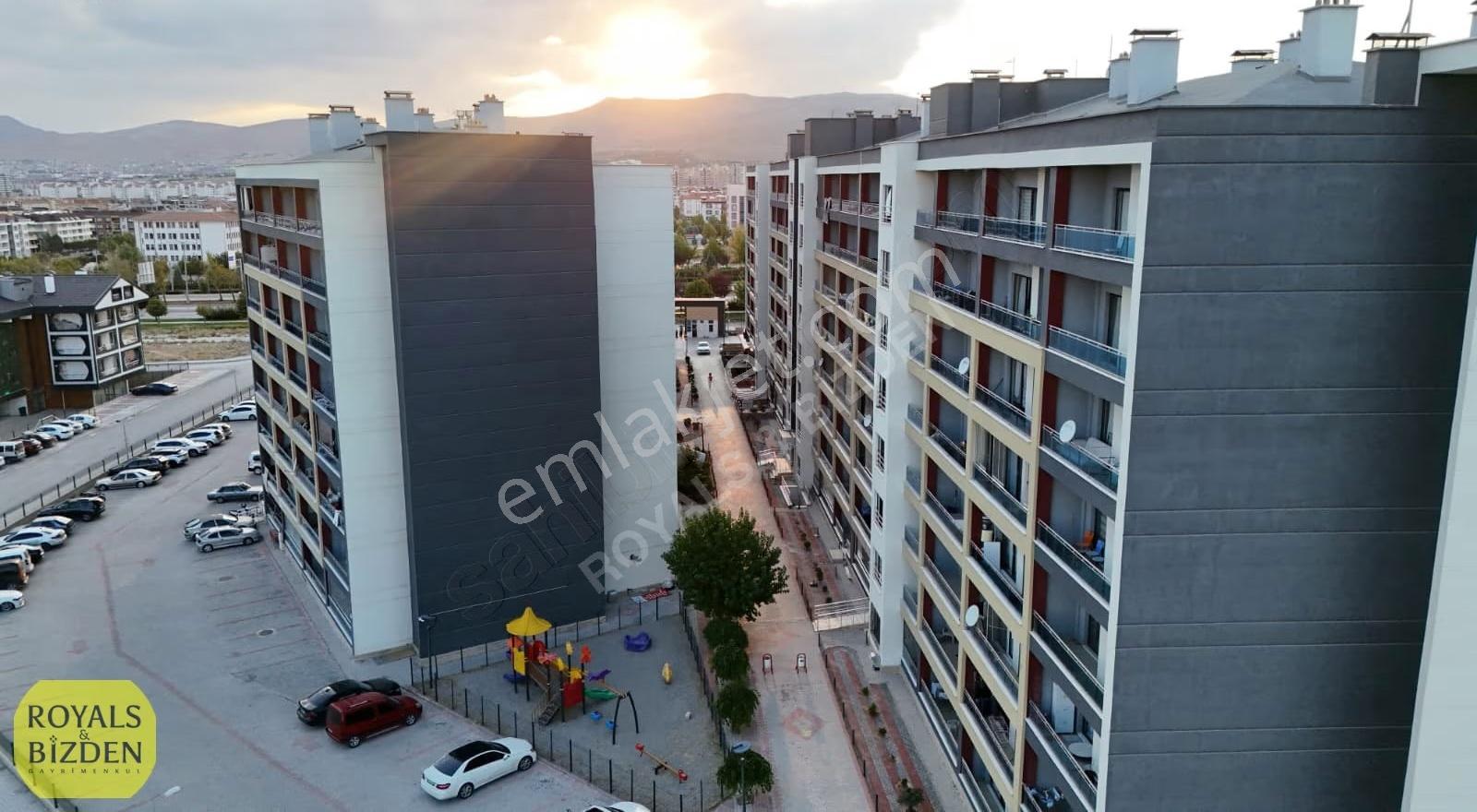 Tramvay Hattı Cepheli Site İçi Arakat Eşyalı 1+1 Kiralık Daire - Görsel 11