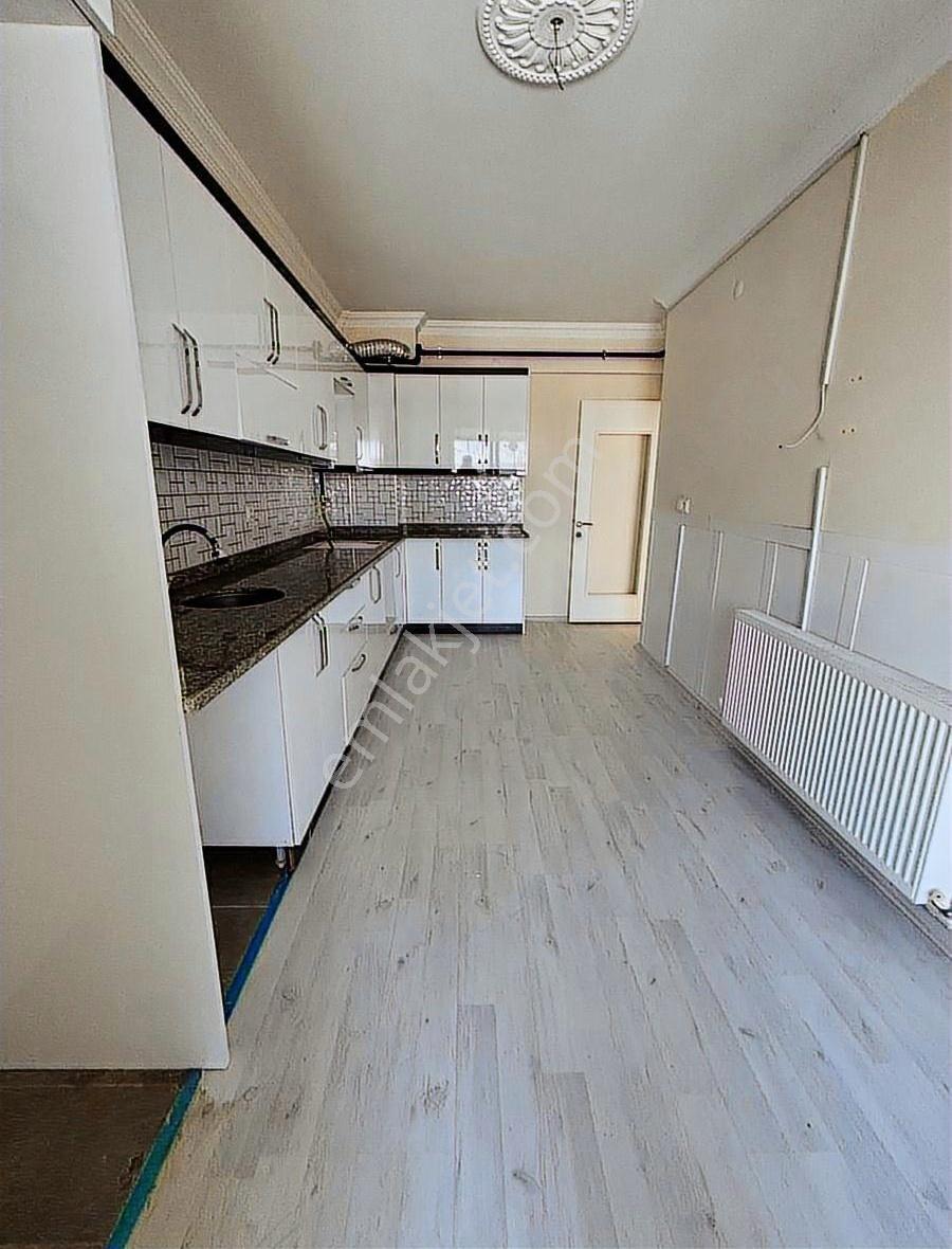 Saruhan Mahallesinde Pazaryeri Yanı Kiralık 3+1 Daire - Görsel 4