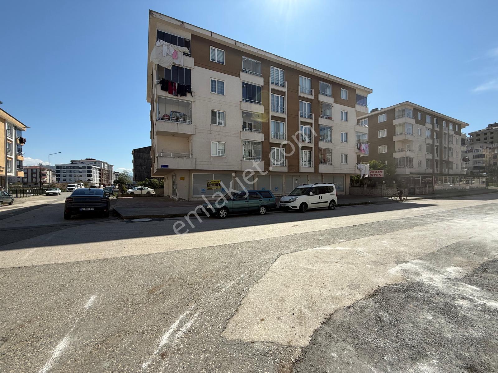 Şirinevlerde Kiralık Geniş Metrajlı İşyeri - Görsel 15