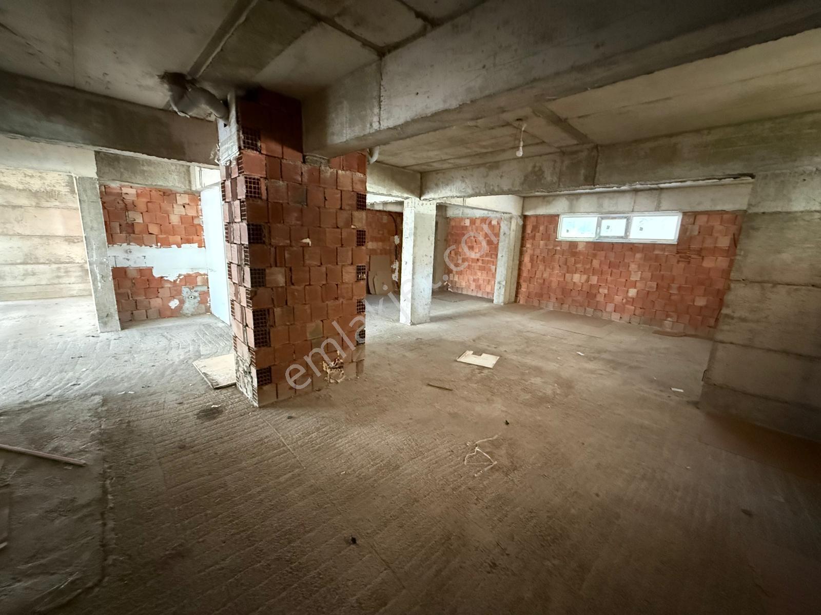 Şirinevlerde Kiralık Geniş Metrajlı İşyeri - Görsel 21