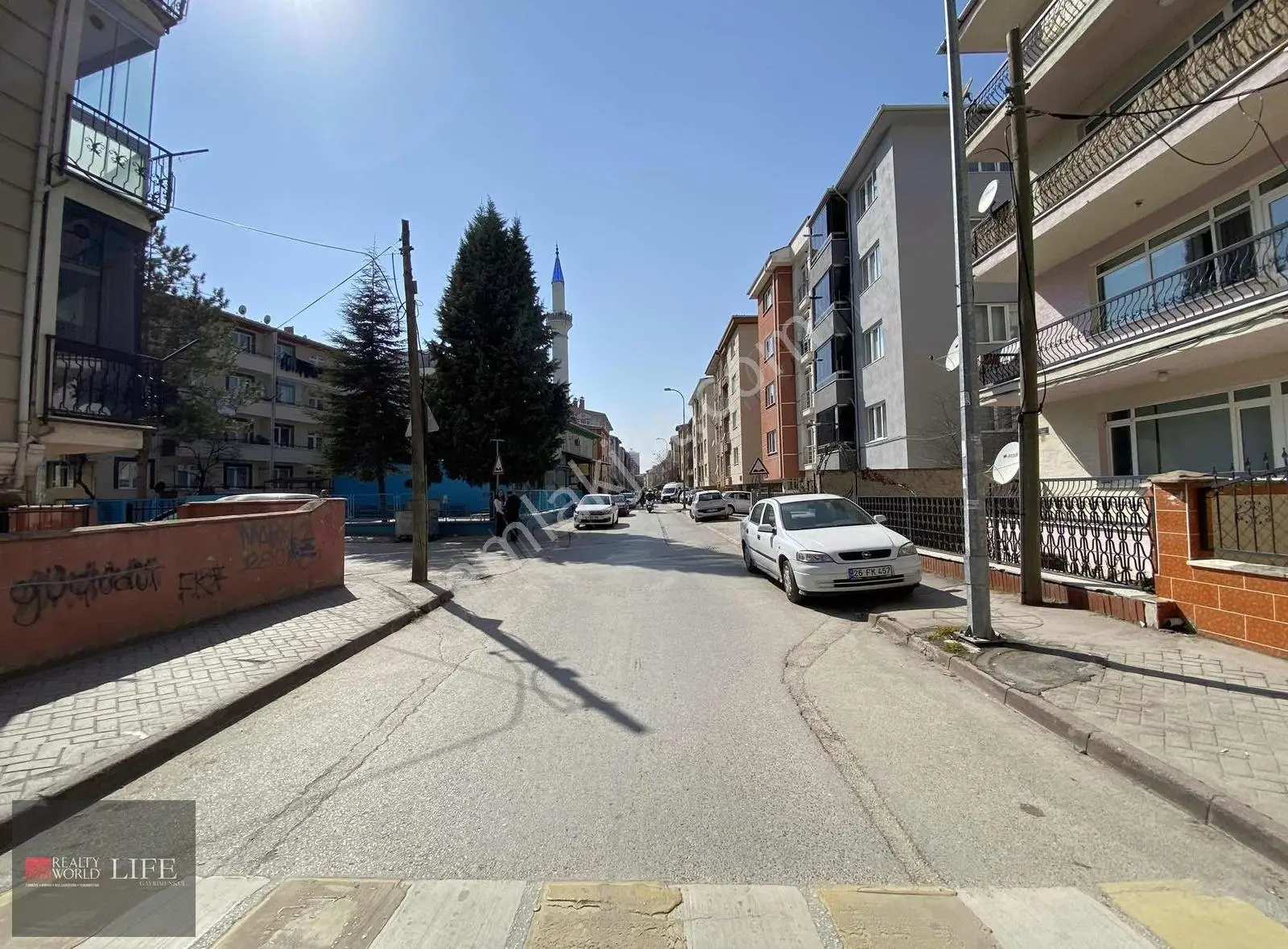 Rw Lıfe// Bahçelievler Mimar Sinan Sk Üzerinde Satılık 2+1 Daire