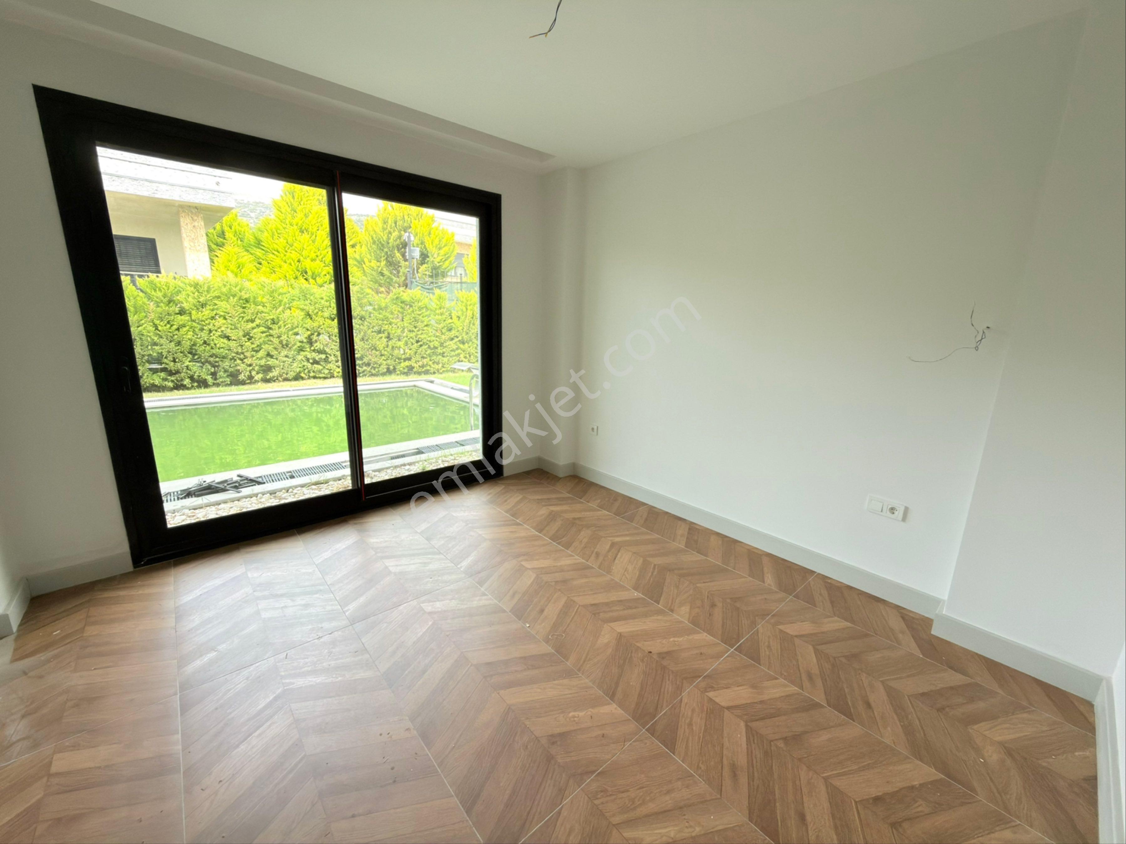 Tek Müstakil 500 M2 Arsa İçerisinde Özel Havuzlu Lüks Villa - Görsel 11
