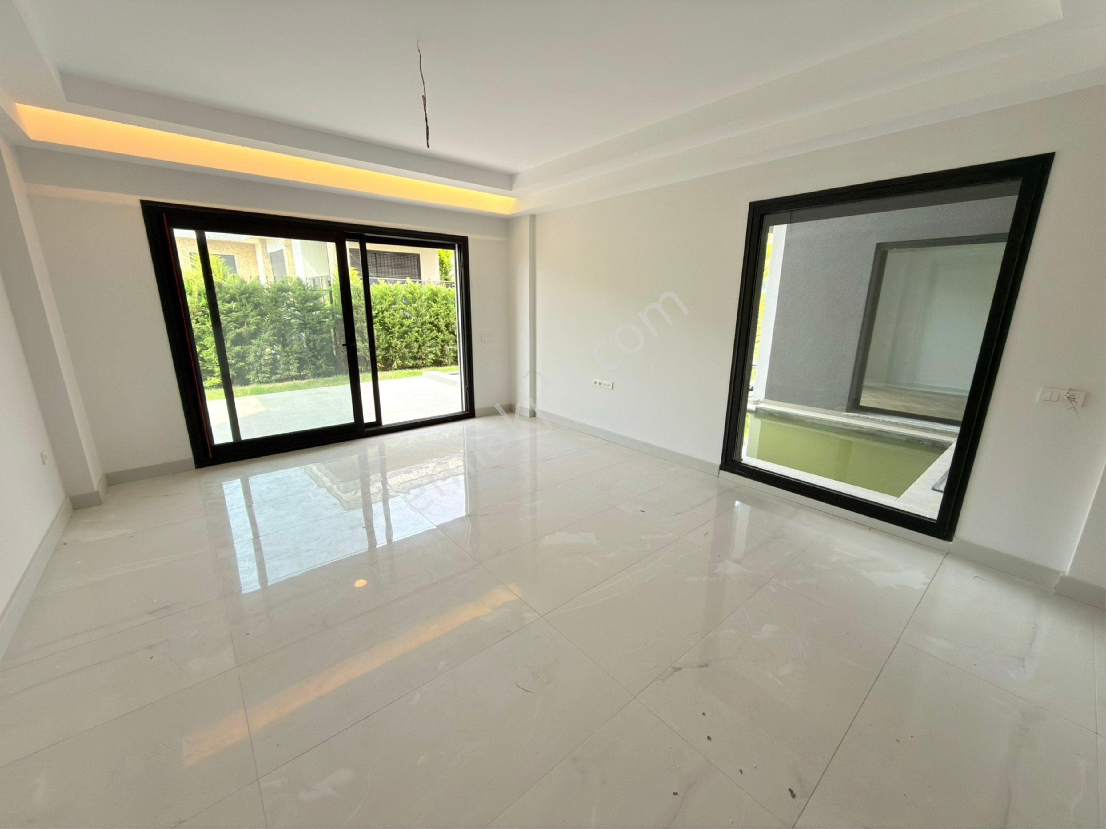 Tek Müstakil 500 M2 Arsa İçerisinde Özel Havuzlu Lüks Villa - Görsel 9