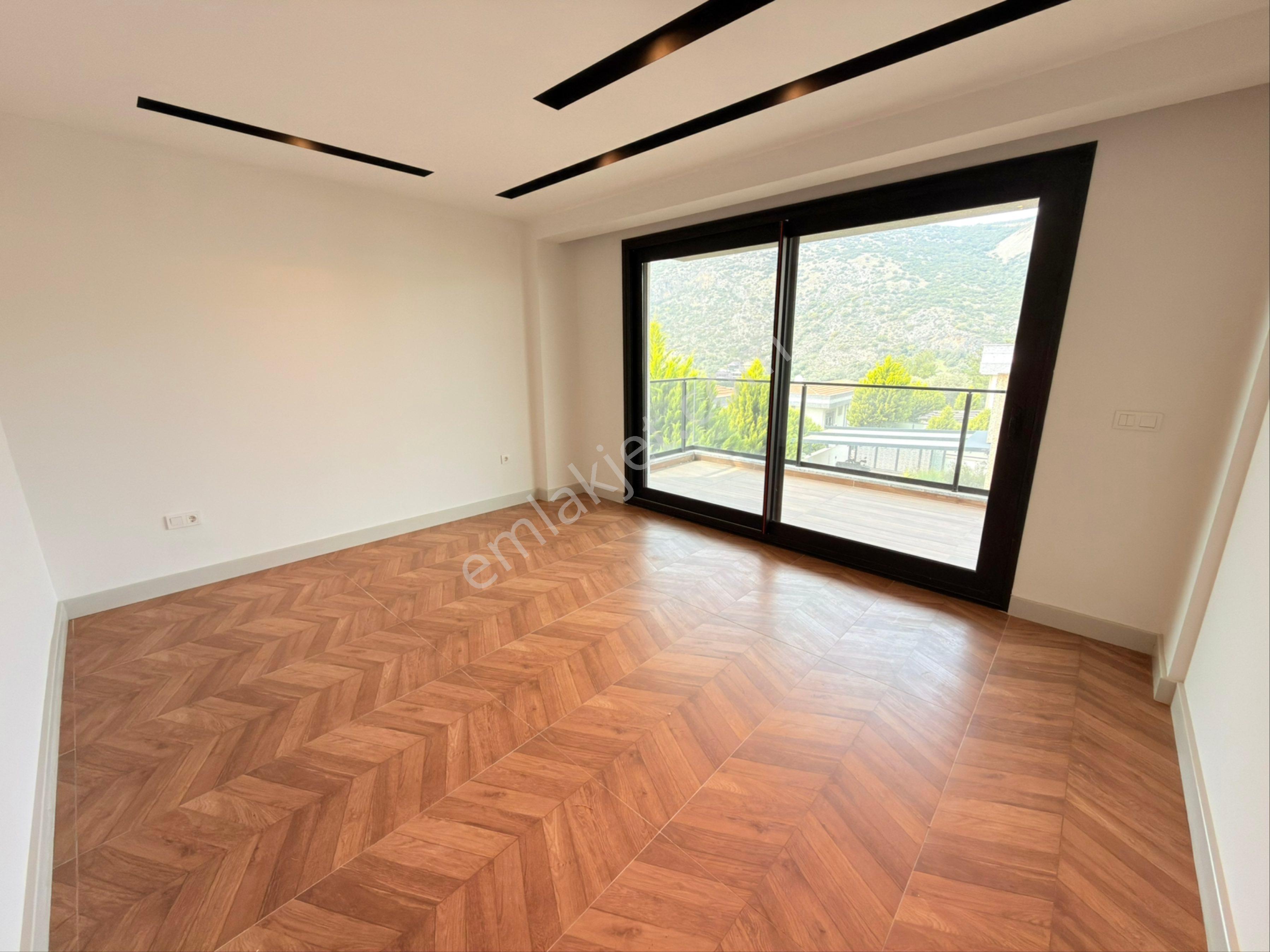 Tek Müstakil 500 M2 Arsa İçerisinde Özel Havuzlu Lüks Villa - Görsel 20