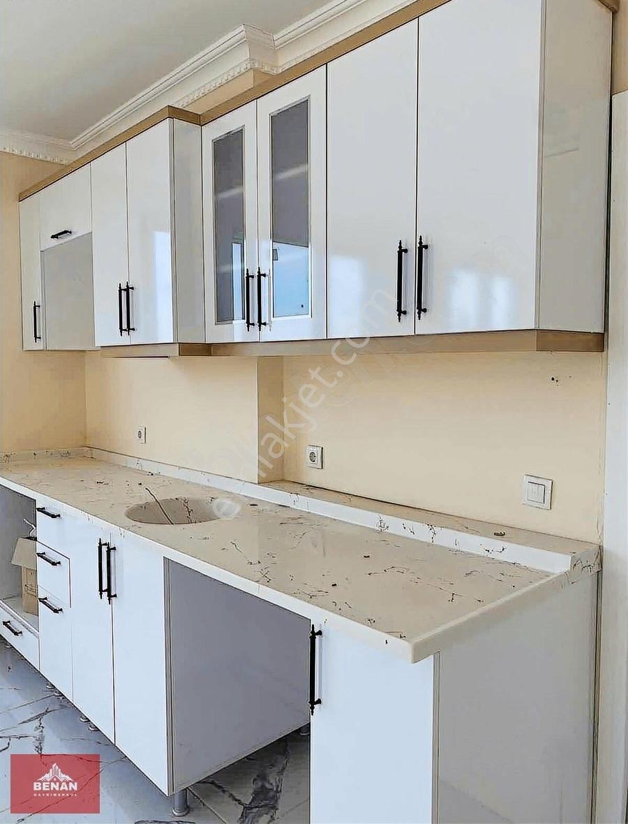 Çınarcık Koruda Deniz Manzaralı Satılık 6+1 Villa