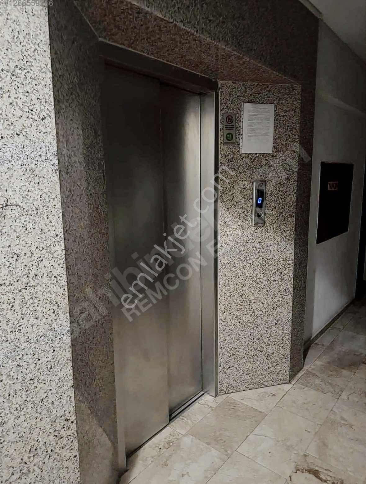 Merkezi Konumda 3+1, Büyük Balkonlu Kiralık İster Ev İster Ofis - Görsel 3