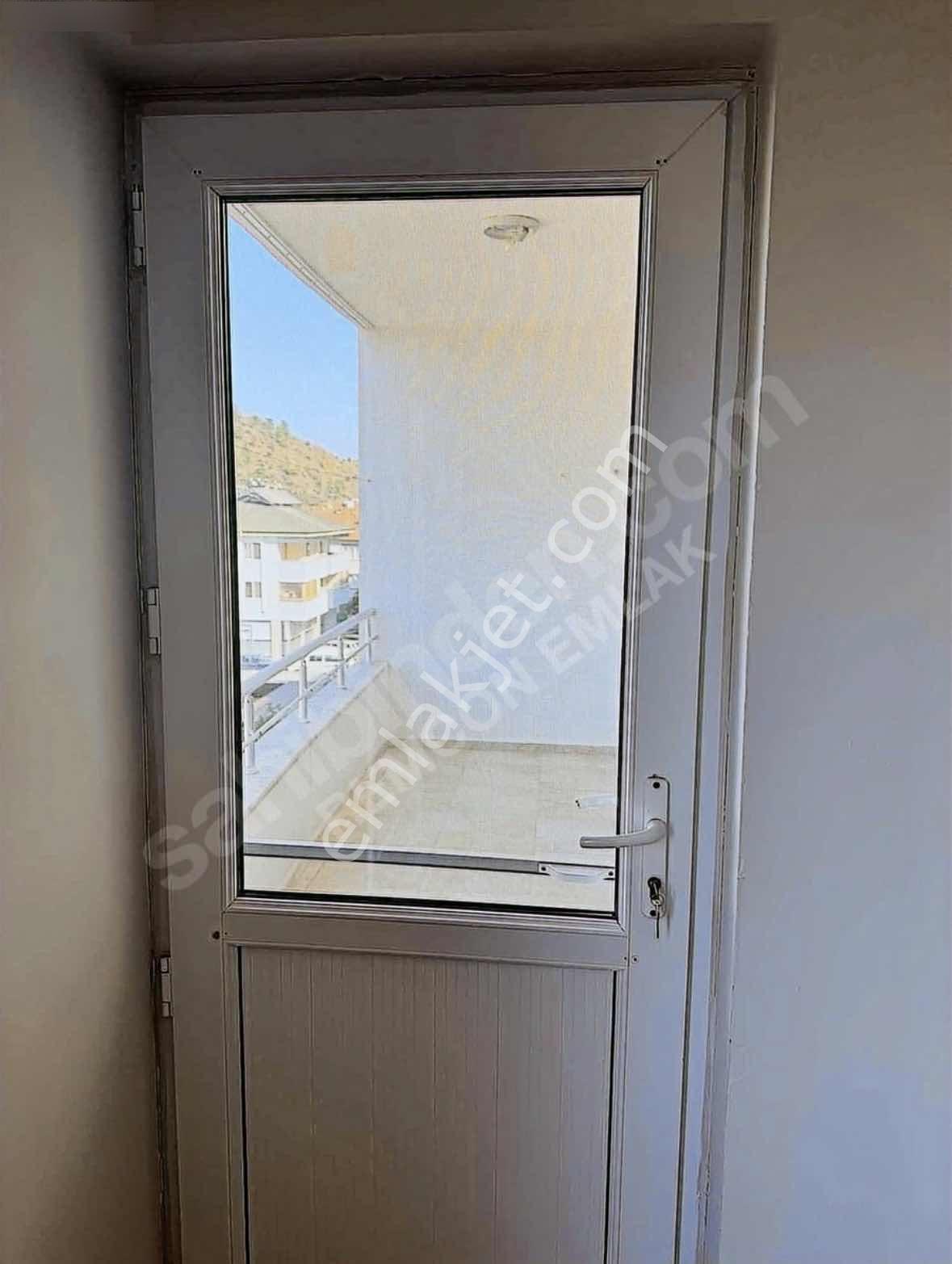 Merkezi Konumda 3+1, Büyük Balkonlu Kiralık İster Ev İster Ofis - Görsel 11