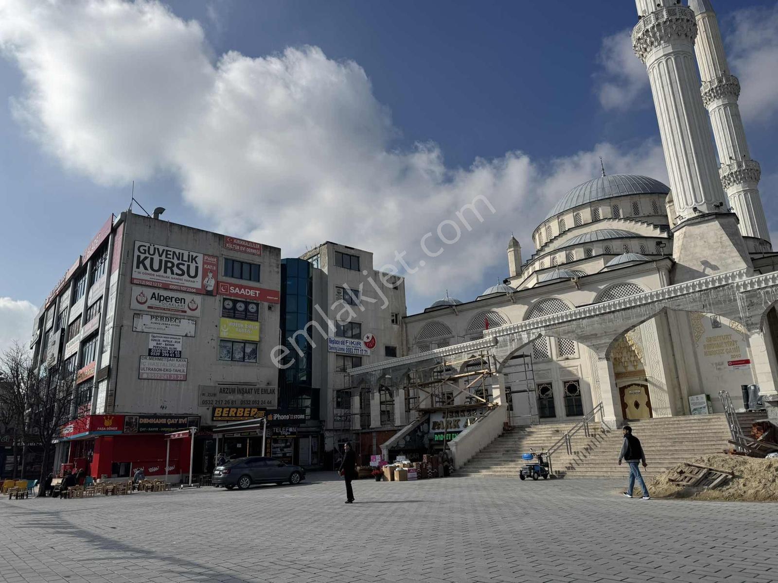 Merkezi Konumda Satılık İş Merkezinde Dükkan