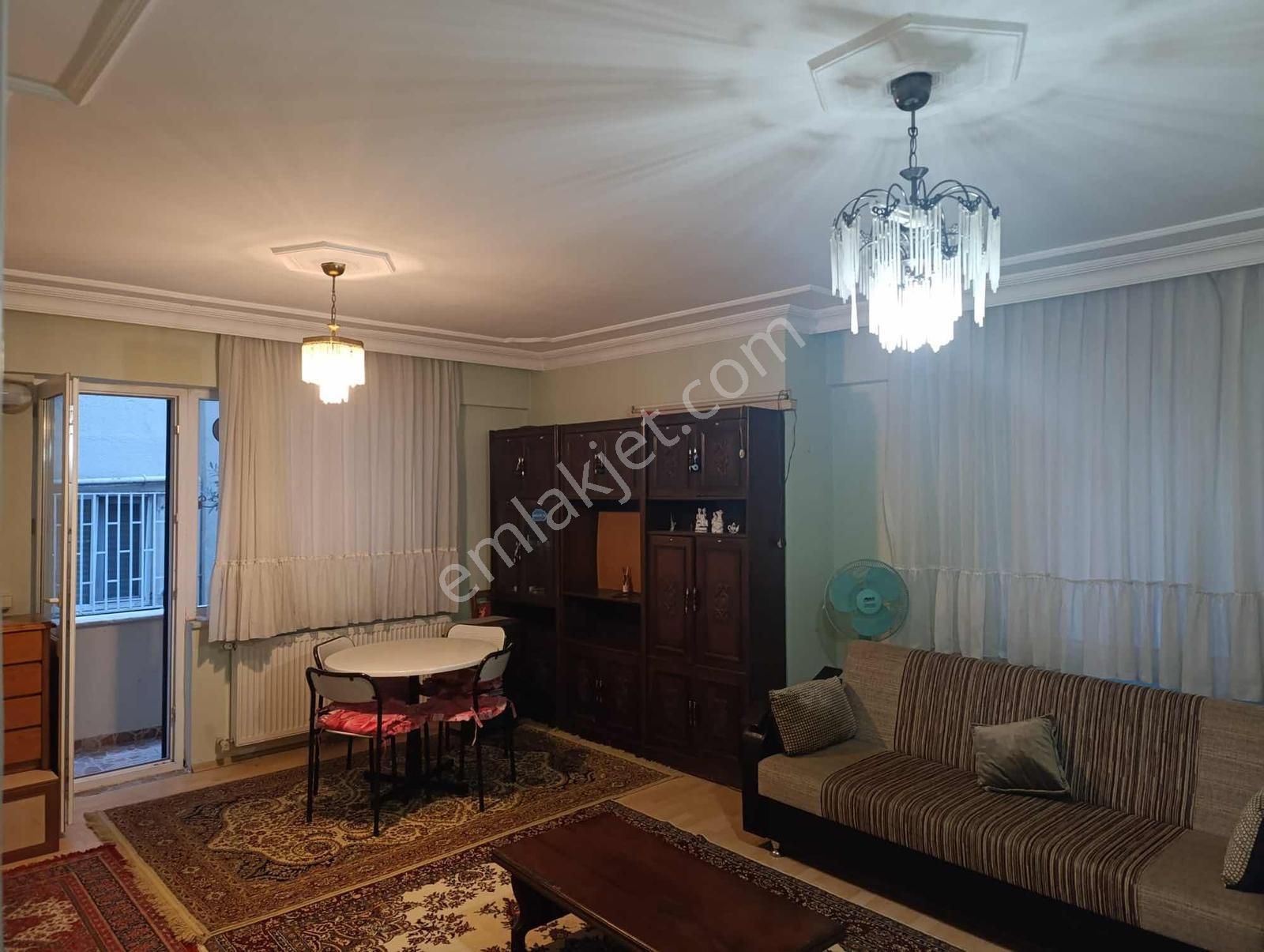 Yalova Fatih Cad Yakınında Otoparklı Eşyalı 1+1 Satılık Daire