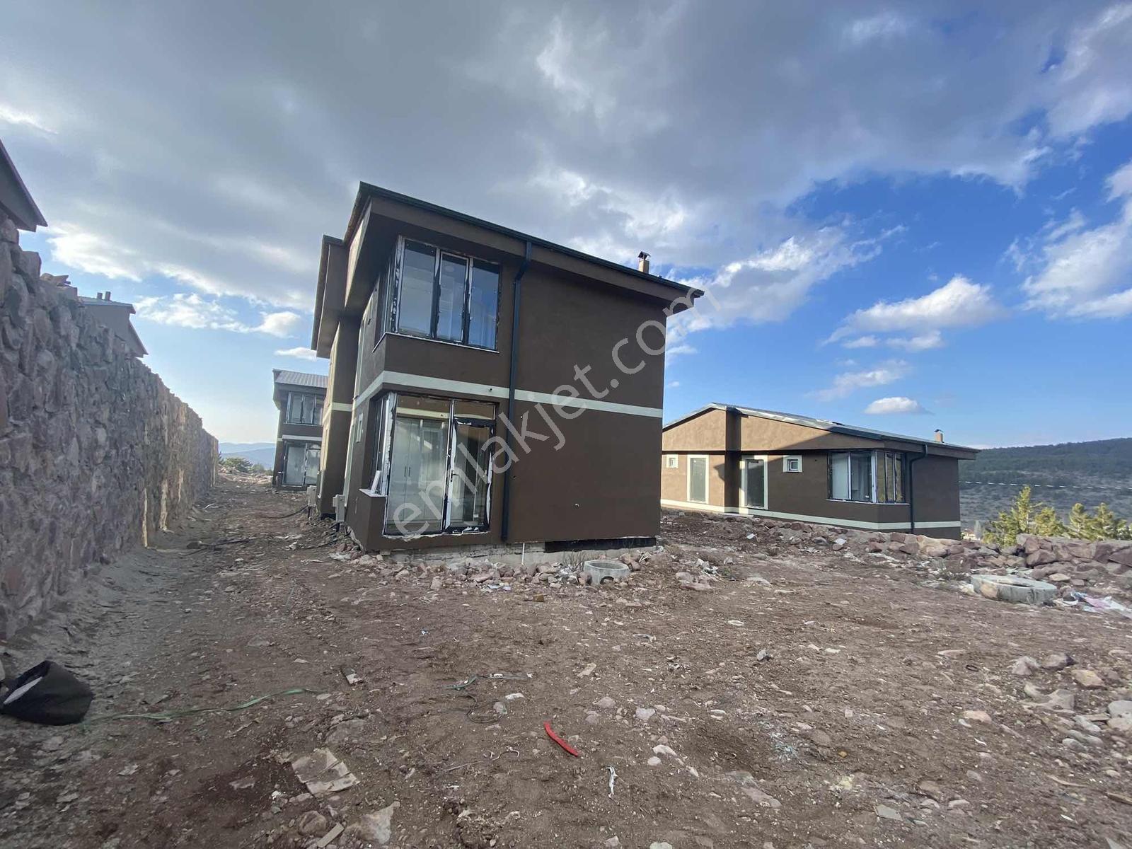 Çamlıdere' De Orman Manzaralı Site İçinde Satılık 2+1 Villa - Görsel 11