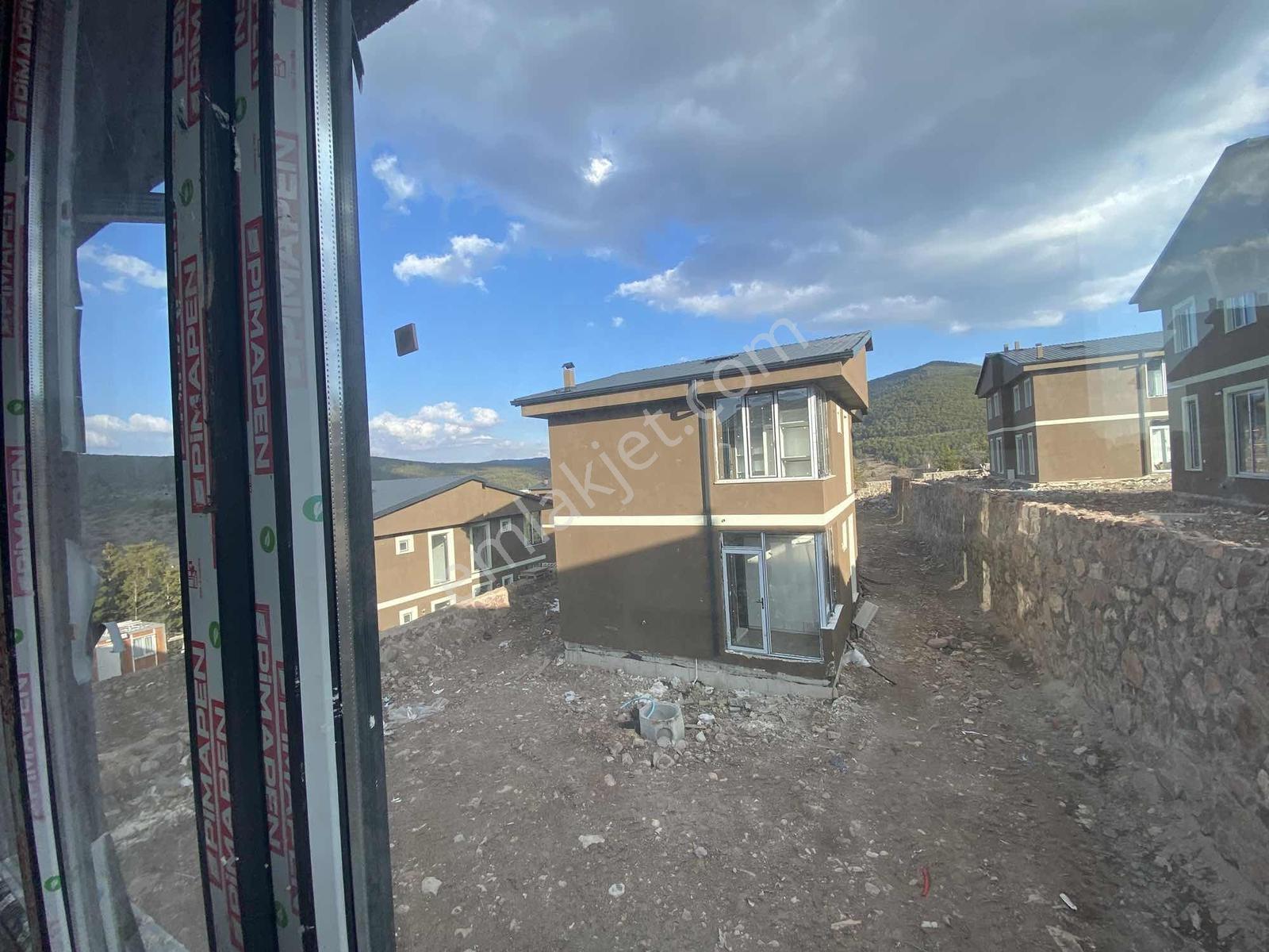 Çamlıdere' De Orman Manzaralı Site İçinde Satılık 2+1 Villa - Görsel 8
