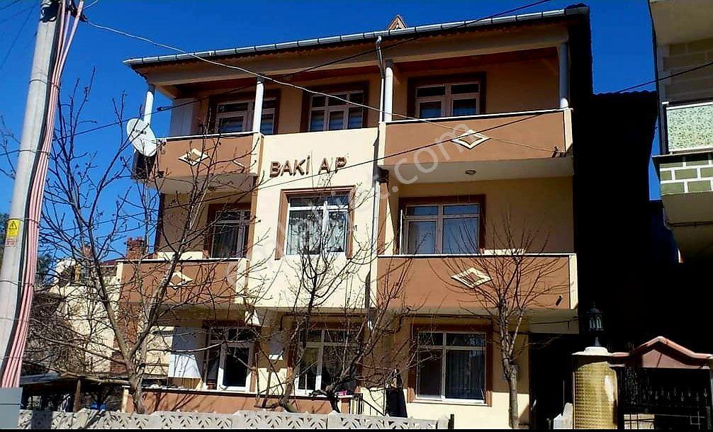 Tekirdağ Çerkezköy’de Müstakil Bölge İçinde 3 Katlı 2+1 Daireli Bahçeli Ev – Garajlı, Yatırımlık! - Görsel 3