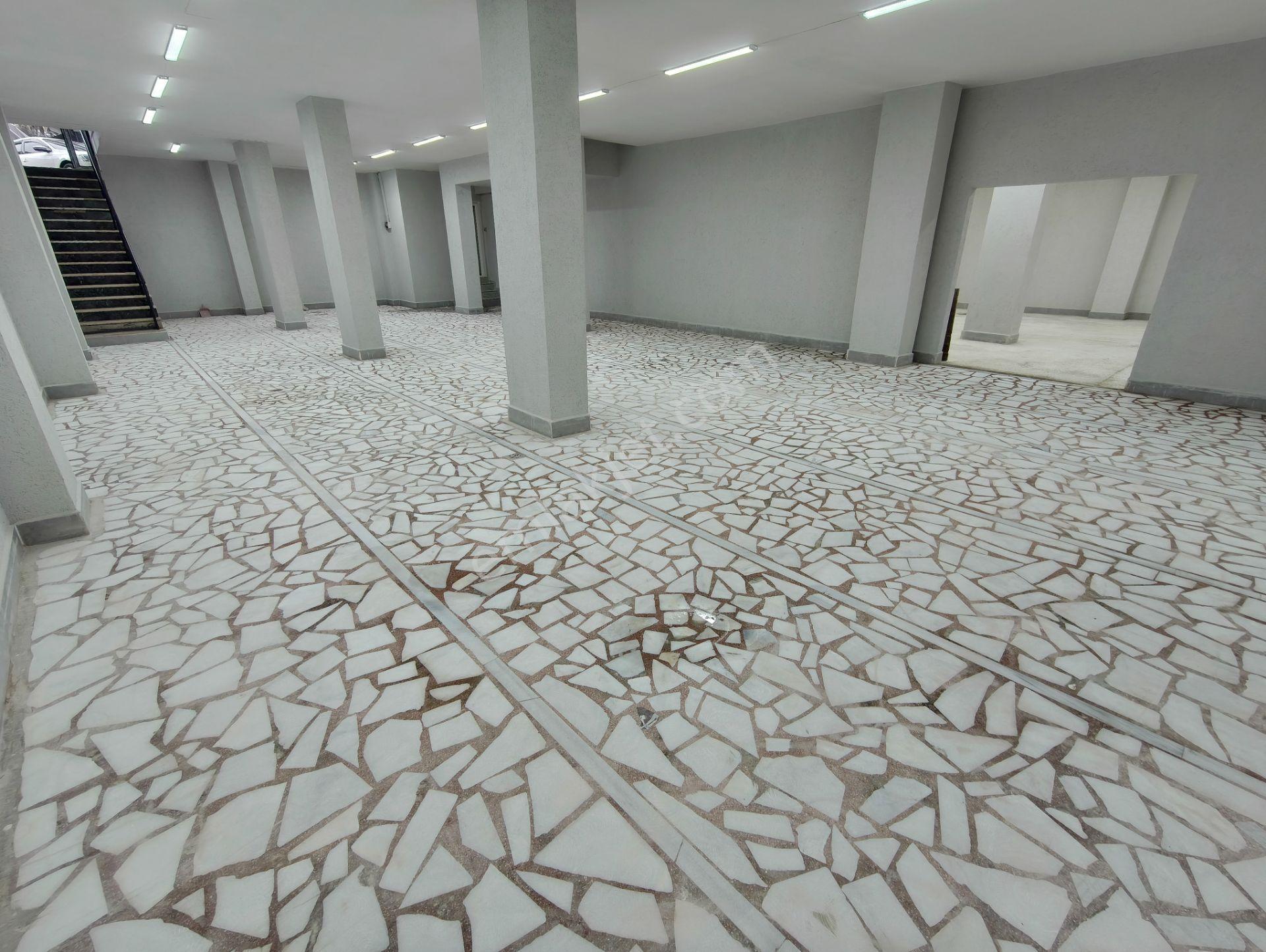 Kocatepe Mahallesinde Ulaşımı Kolay Satılık 340 M2 Yüksek Tavan İş Yeri - Görsel 5