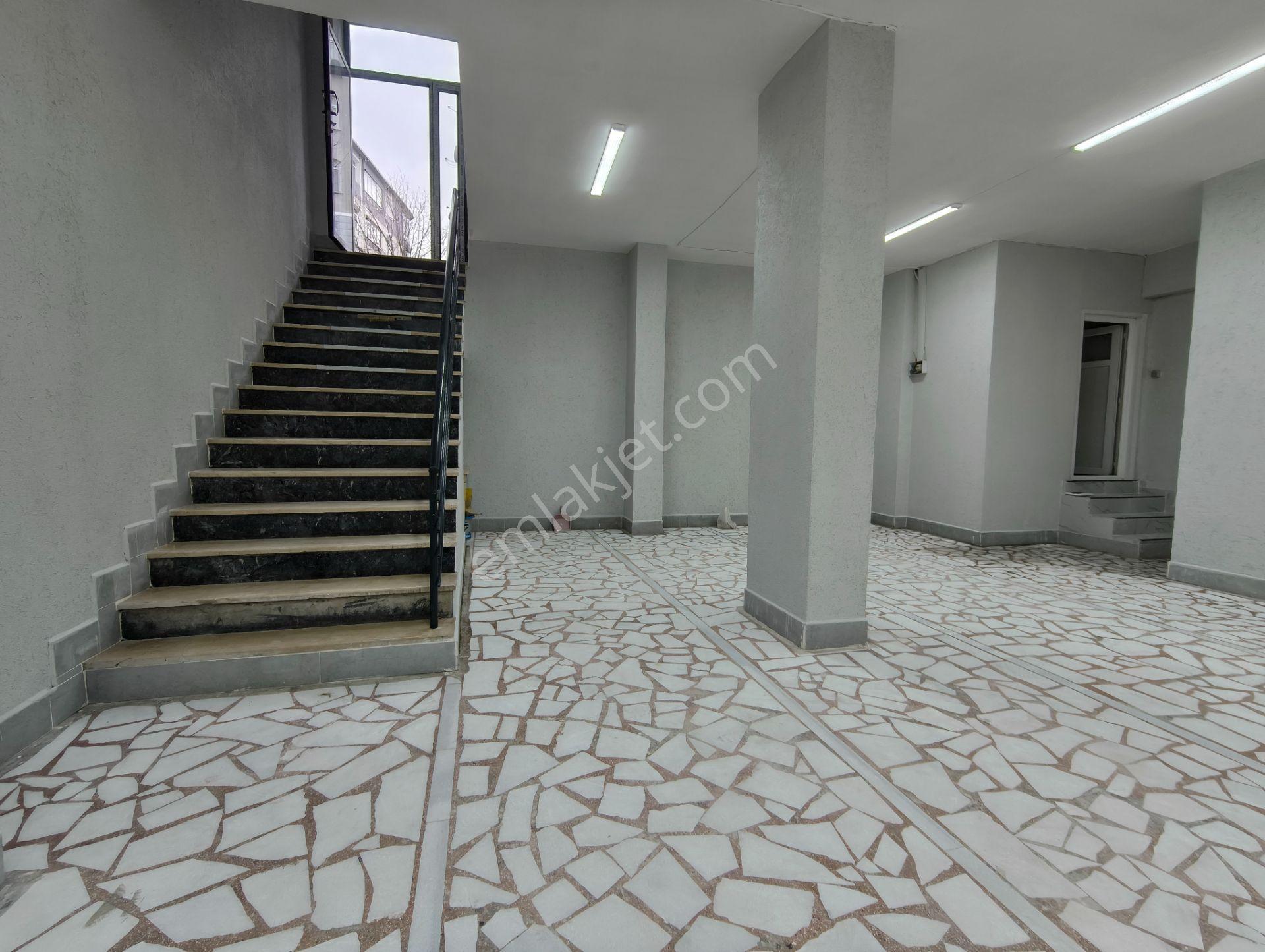 Kocatepe Mahallesinde Ulaşımı Kolay Satılık 340 M2 Yüksek Tavan İş Yeri