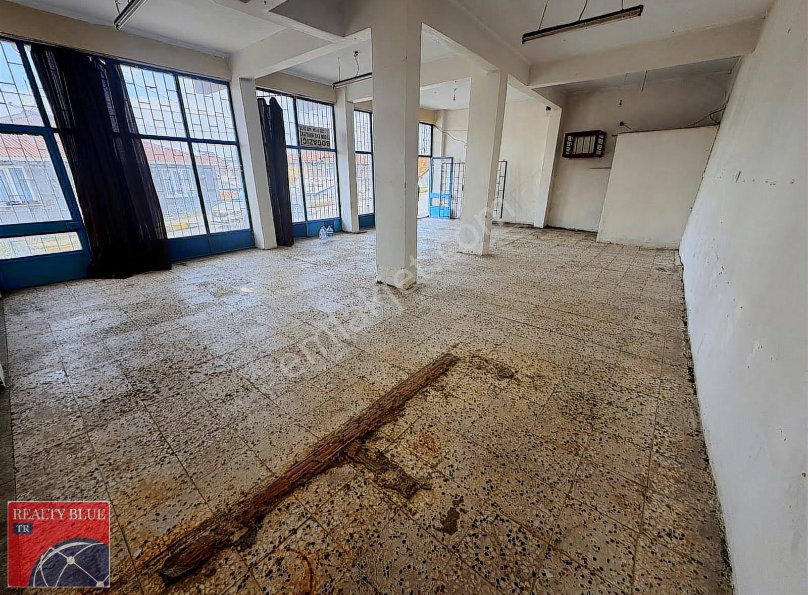 Sultanbeyli Hasan Paşa Mahallesinde 100 M2 Kiralık Dükkan