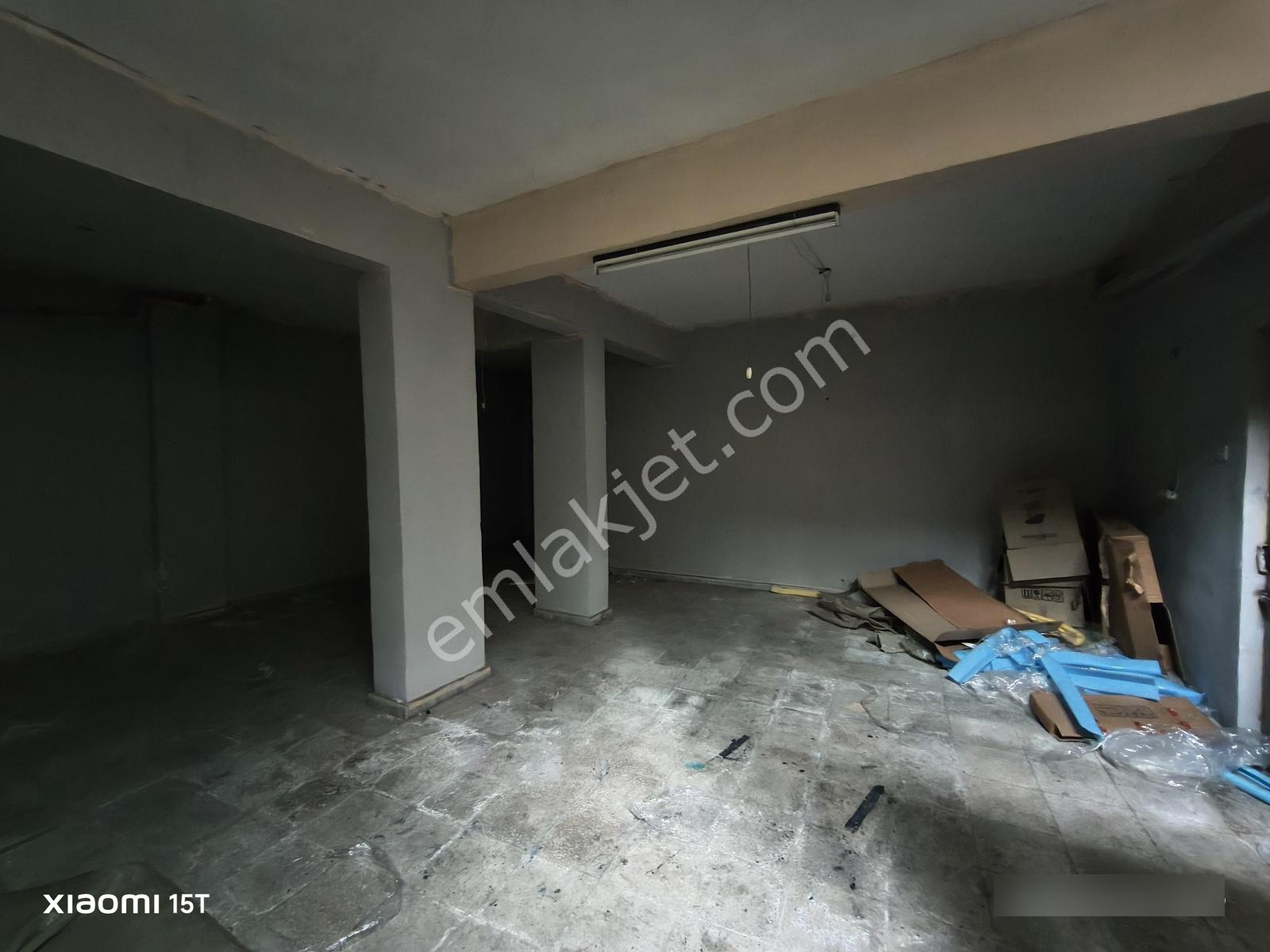Geniş Vitrinli, 120 M², Prestijli Konumda Kiralık Mağaza/dükkan - Görsel 10