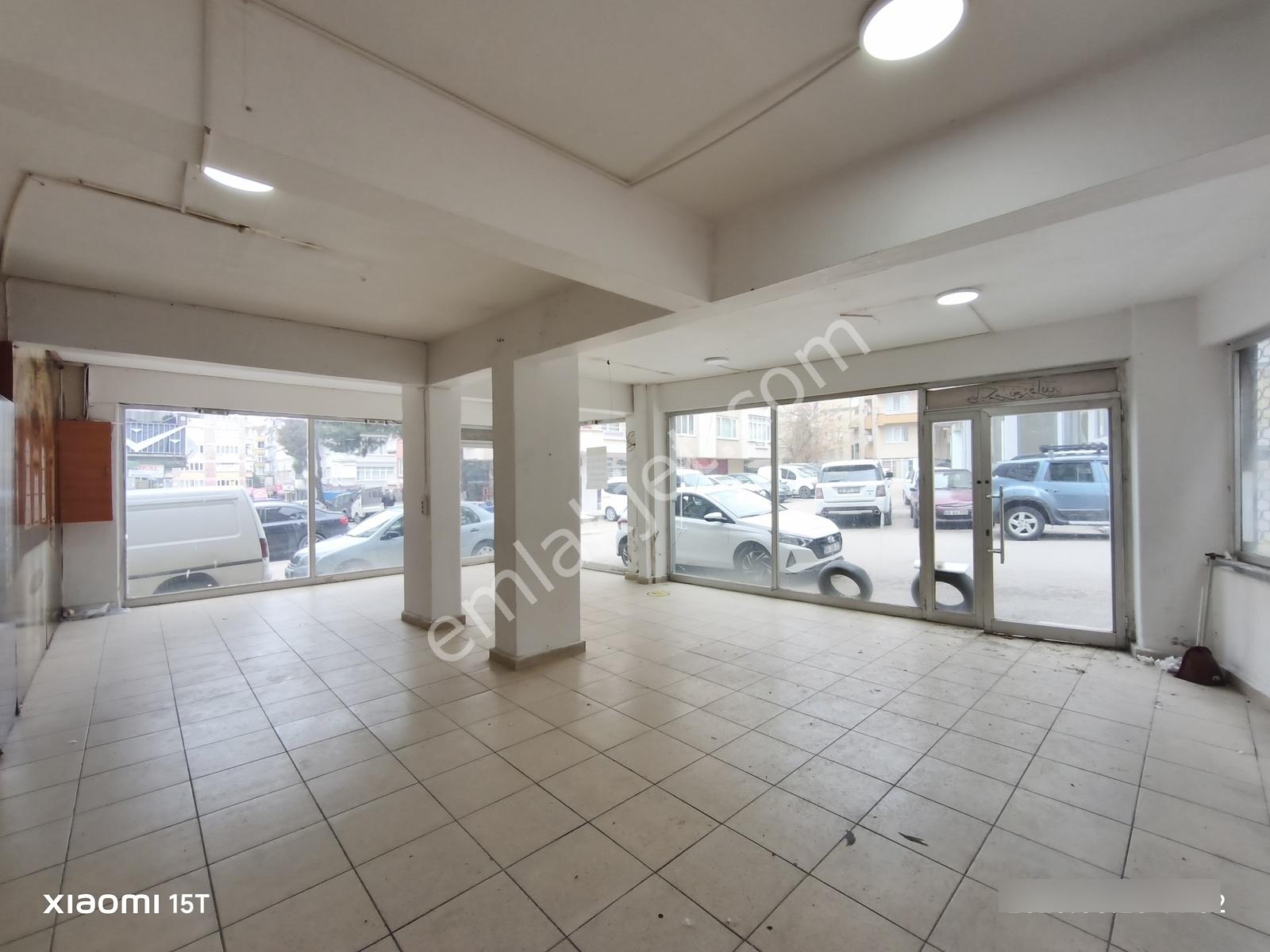 Geniş Vitrinli, 120 M², Prestijli Konumda Kiralık Mağaza/dükkan - Görsel 13