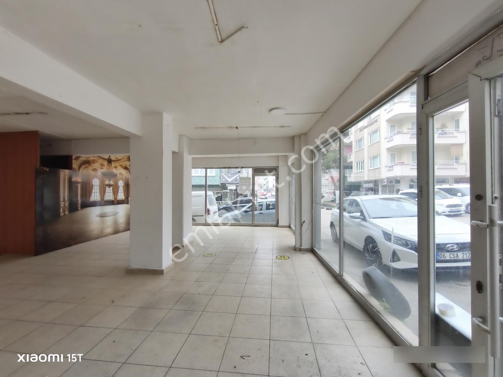 Geniş Vitrinli, 120 M², Prestijli Konumda Kiralık Mağaza/dükkan - Görsel 12