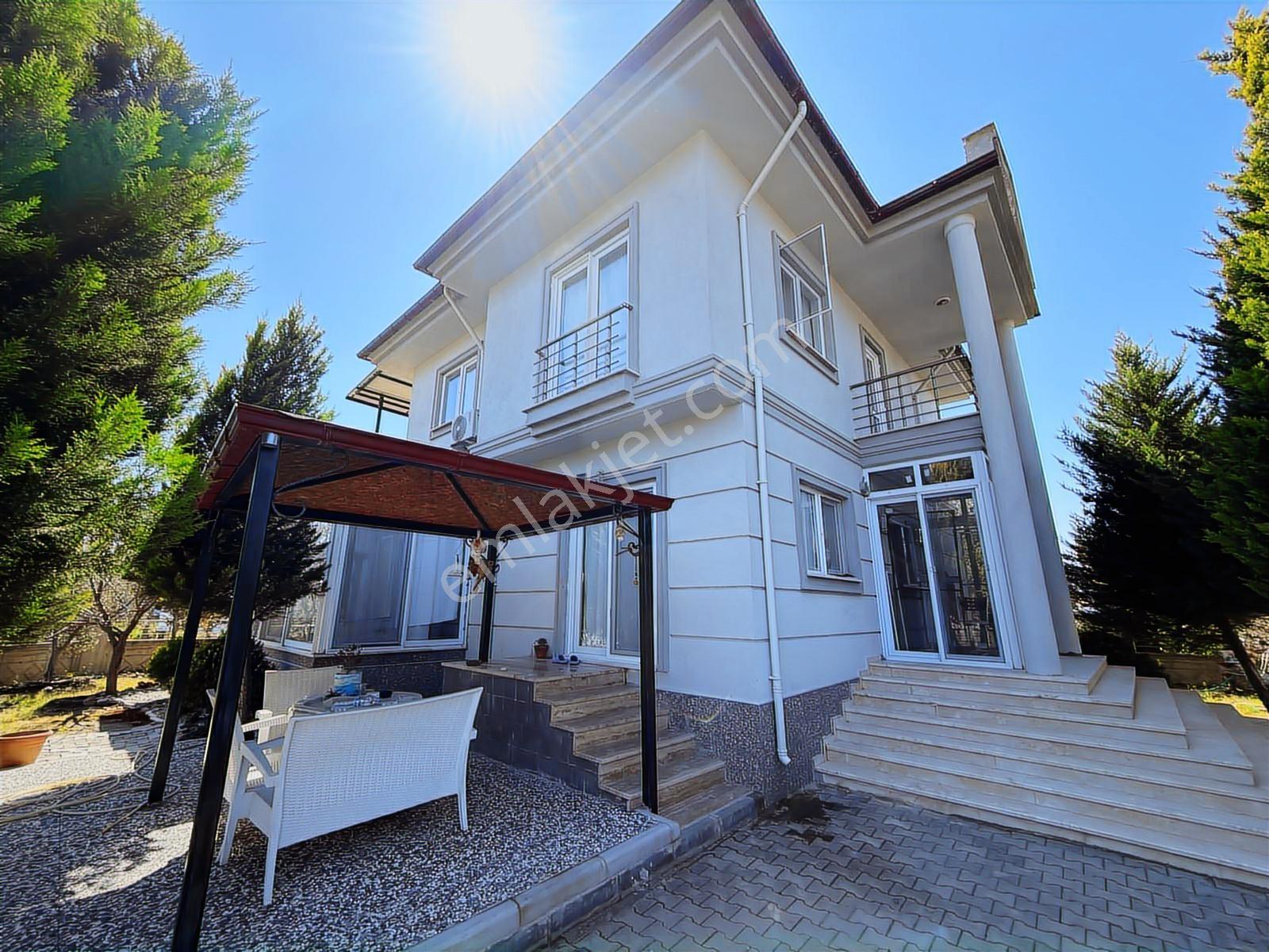 Dalaman Şerefler'de Satılık 4+1 200 M2 Müstakil Villa