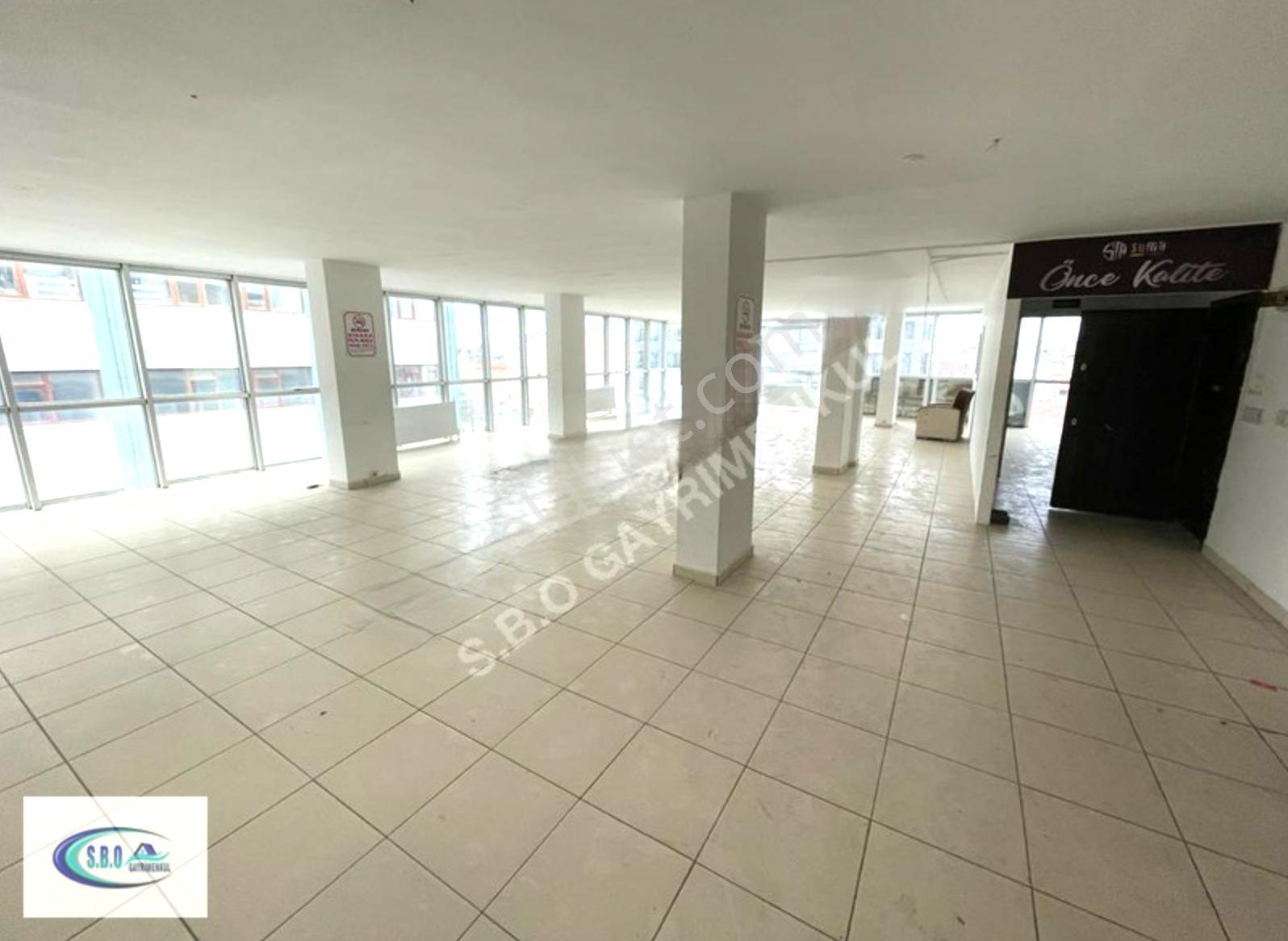 Metroya Yürüme Mesafesinde Sancaktepe, Atatürk Caddesi Üzerinde 300 Mt Kiralık İşyeri..