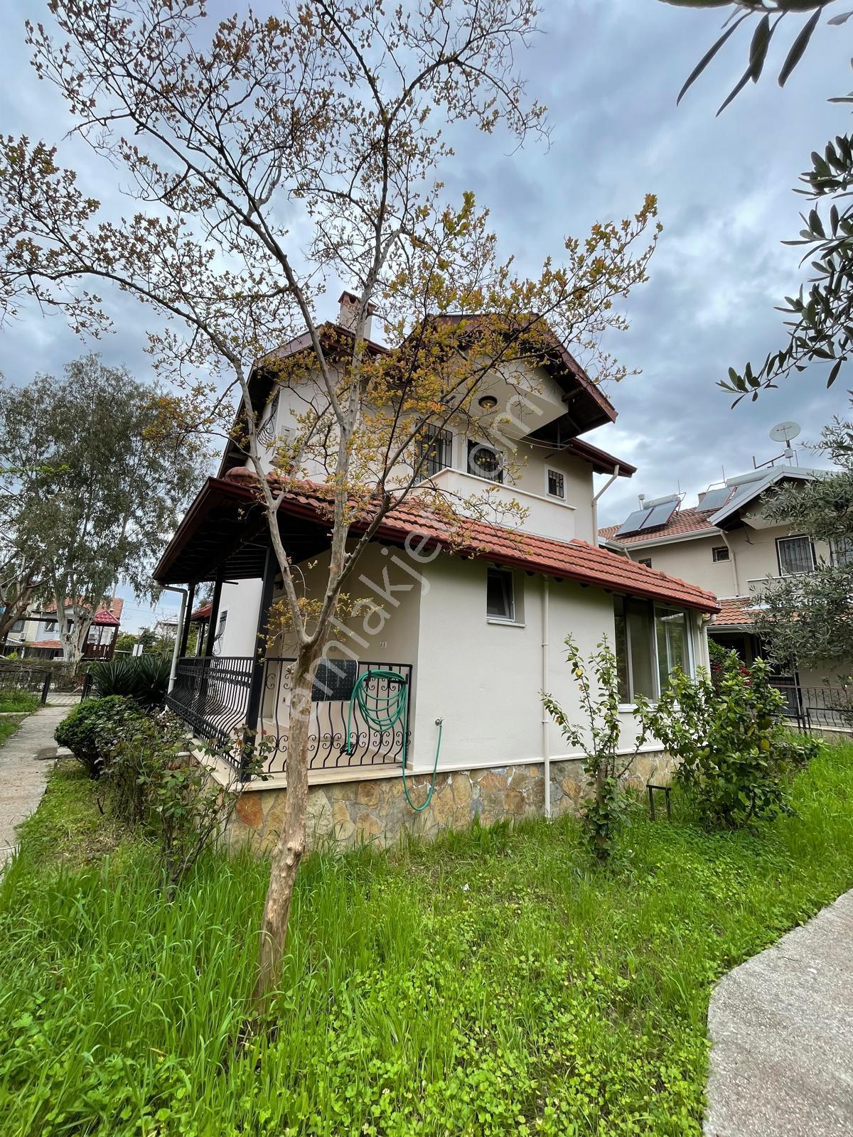 Stop'tan Foça Site İçerisinde Eşyalı 2+1