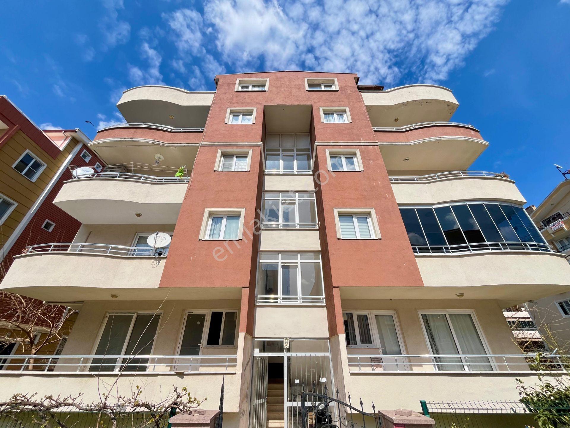 Akçay Sezgin Emlak'tan Arakat Ön Cephe Yeni Bina Geniş 3+1 Daire
