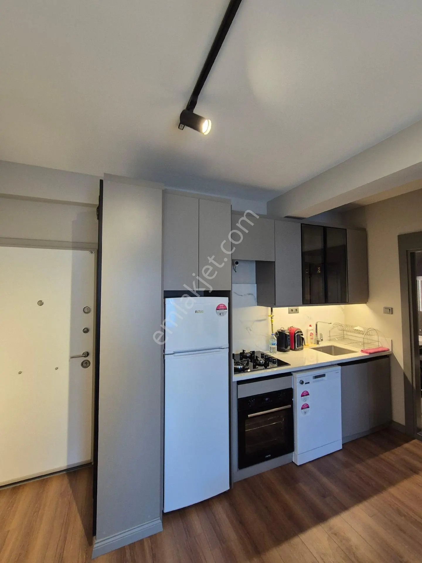 Özal Bulvarı Aksagaz Cıvarı 1+1 Full Eşyalı Az Katlı Doğalgazlı Kiralık Daire