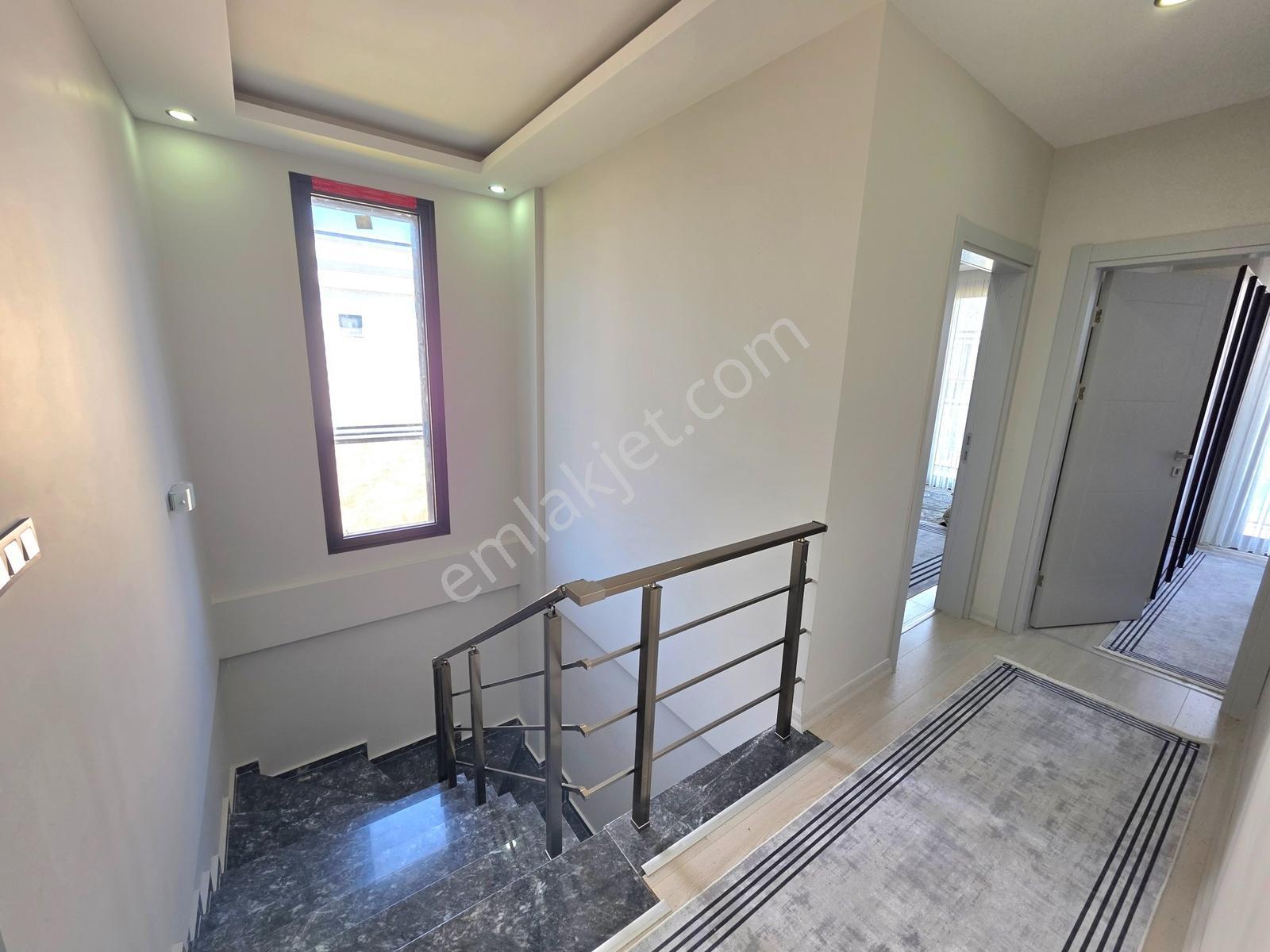 Kuşadası Davutlar Da Denize Yakın Site İçi Satılık 3+1 Villa - Görsel 17