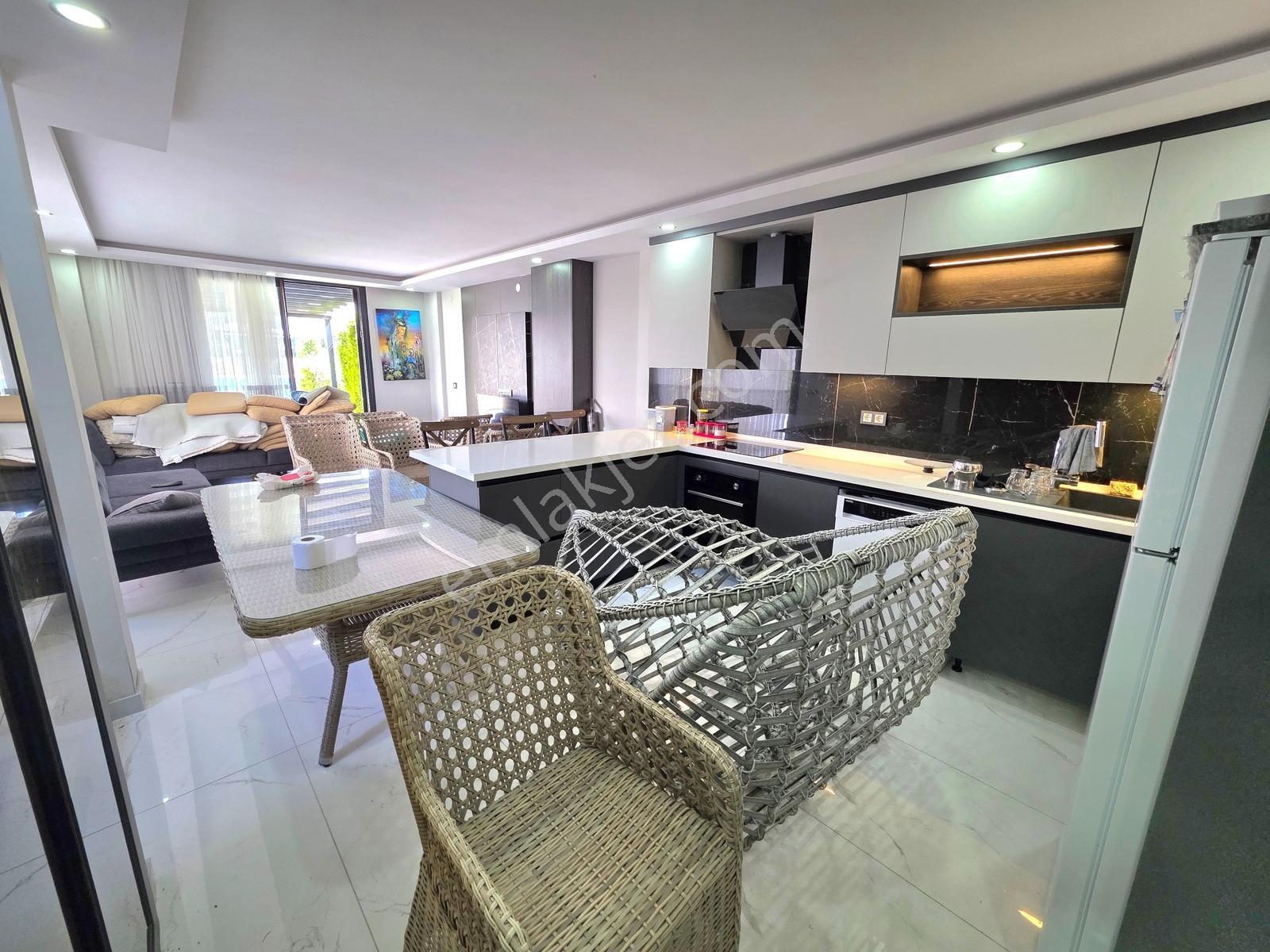 Kuşadası Davutlar Da Denize Yakın Site İçi Satılık 3+1 Villa - Görsel 29