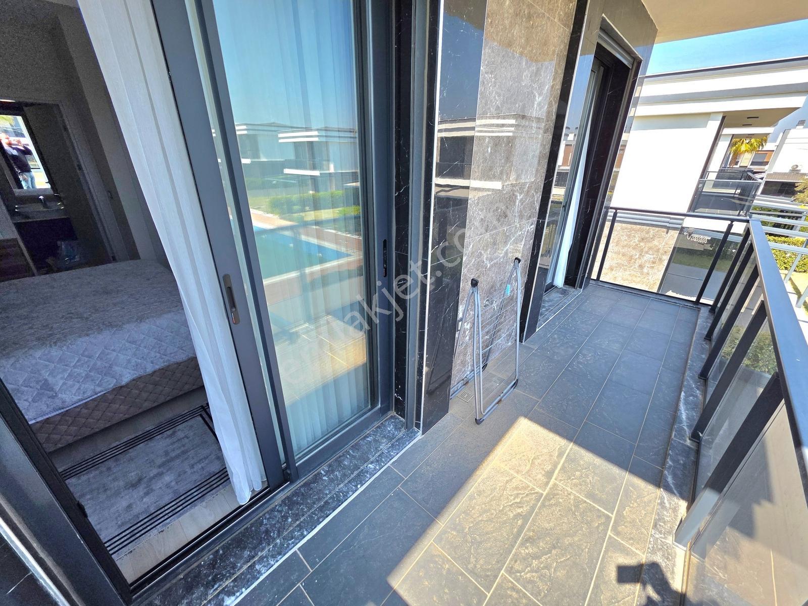 Kuşadası Davutlar Da Denize Yakın Site İçi Satılık 3+1 Villa - Görsel 35
