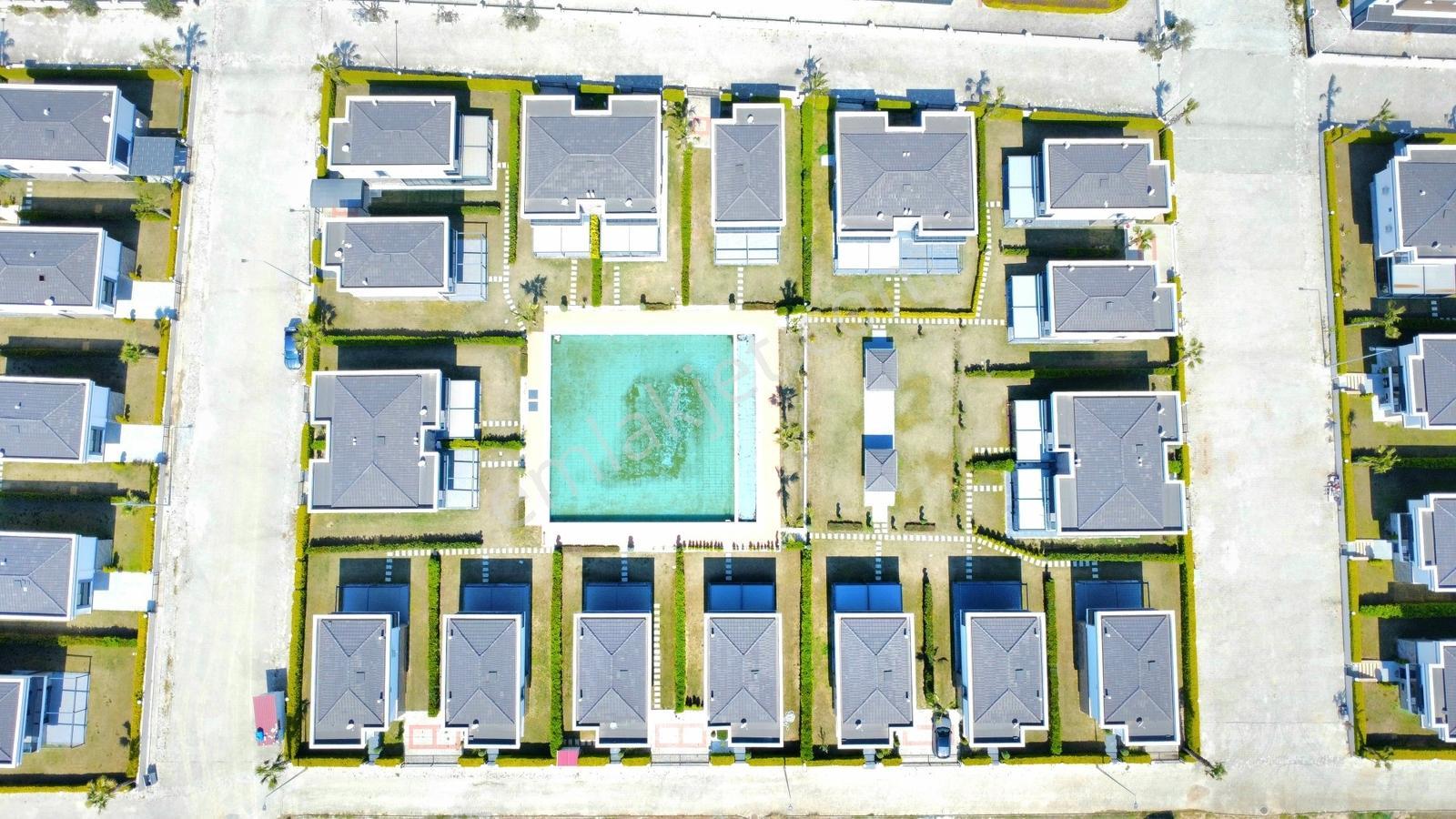 Kuşadası Davutlar Da Denize Yakın Site İçi Satılık 3+1 Villa - Görsel 9