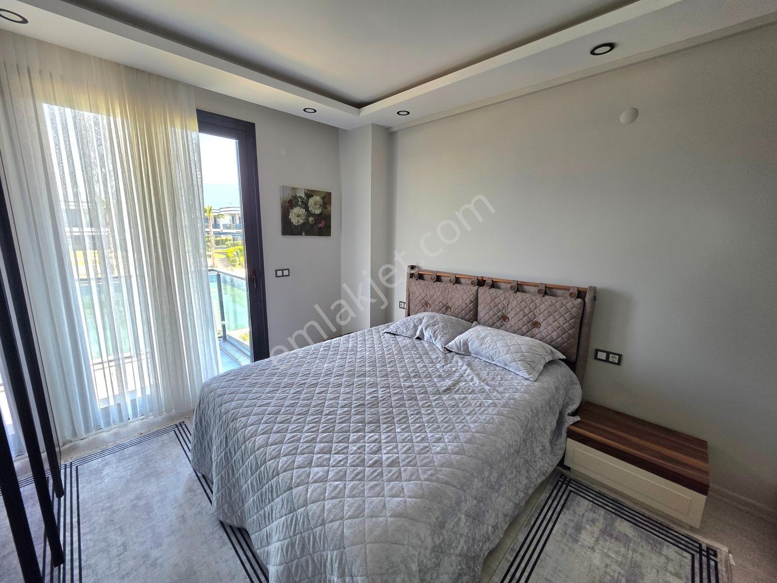Kuşadası Davutlar Da Denize Yakın Site İçi Satılık 3+1 Villa - Görsel 18