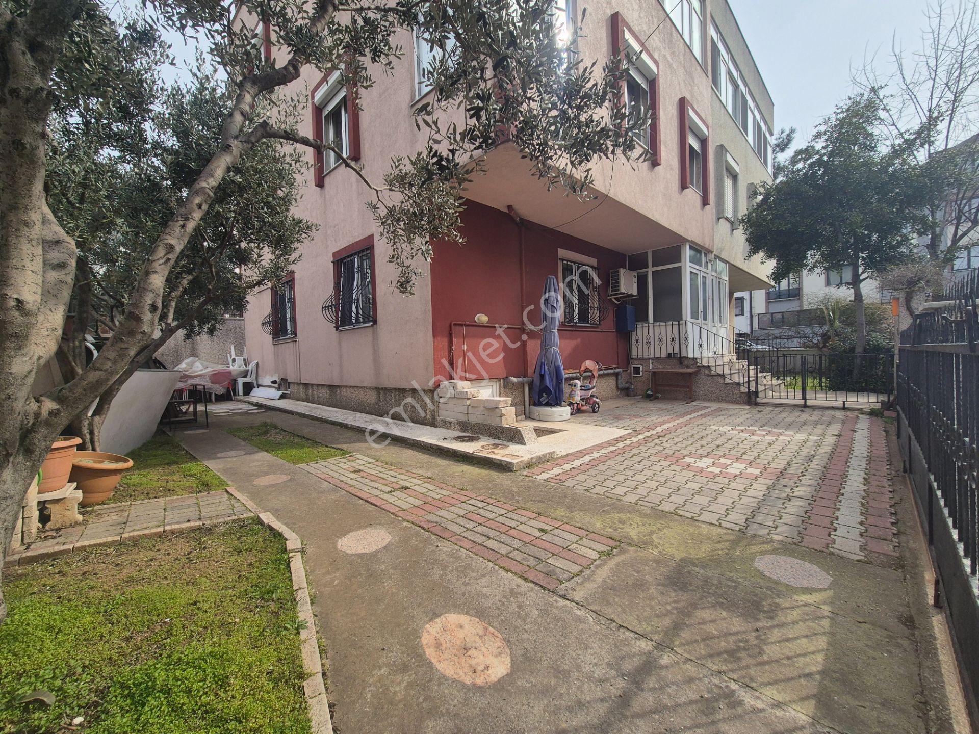 Bandırma Sunullah Mah.de Satılık Müstakil Bahçeli 3 Katlı Villa