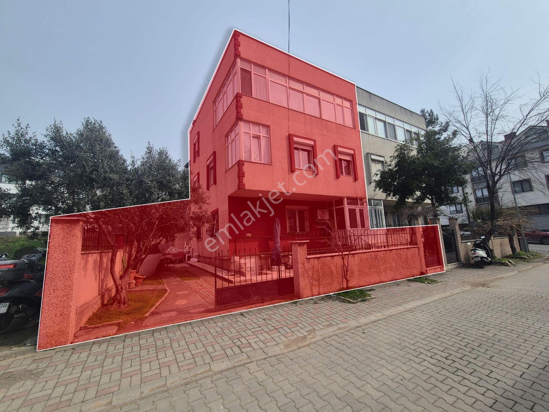 Bandırma Sunullah Mah.de Satılık Müstakil Bahçeli 3 Katlı Villa - Görsel 2