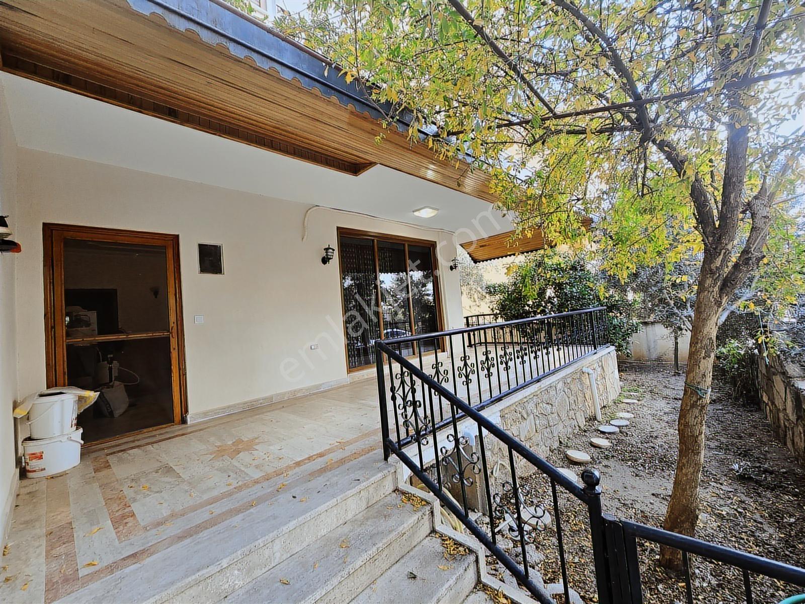 Alanya Avsallar Denize 700 Metre 5+1 Satılık Tribleks Villa