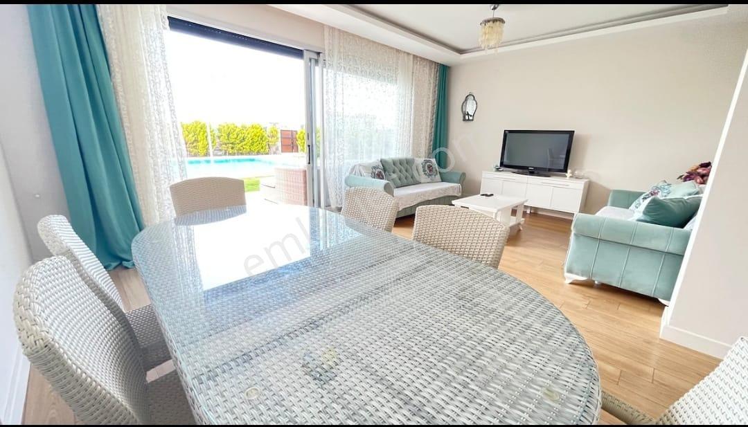 Turyap Çeşme Reisderede Kiralık Havuzlu Müstakil 3+1 Villa - Görsel 16